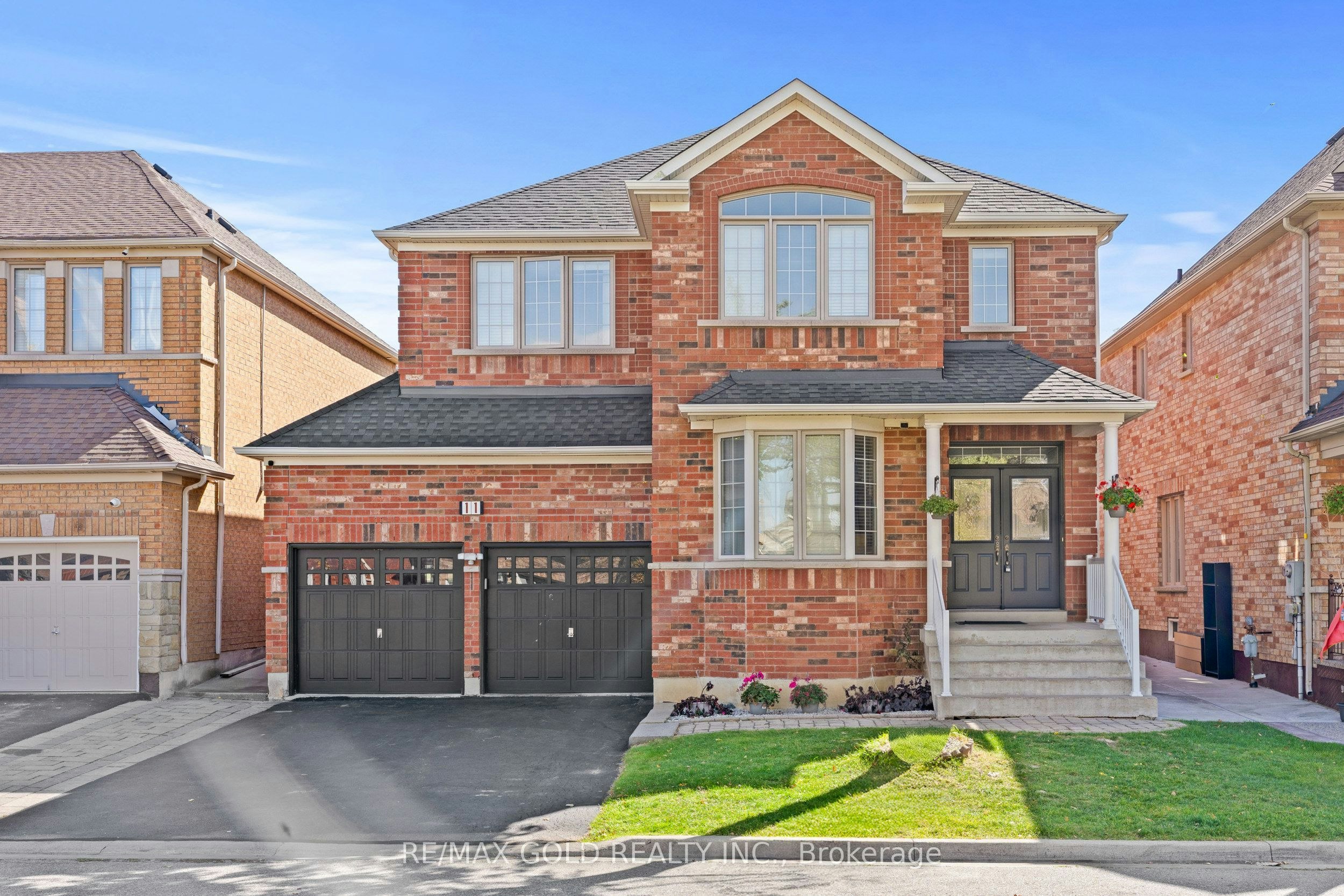 11 Maple Valley Street, Brampton, ON, L6P 2E7