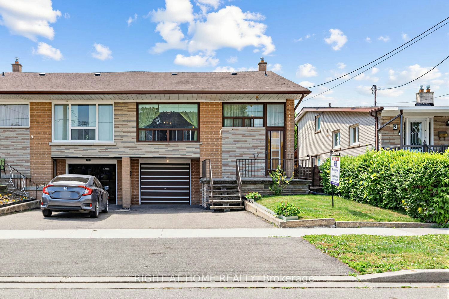 7 Daystrom Drive, Toronto, ON, M9M 2A8