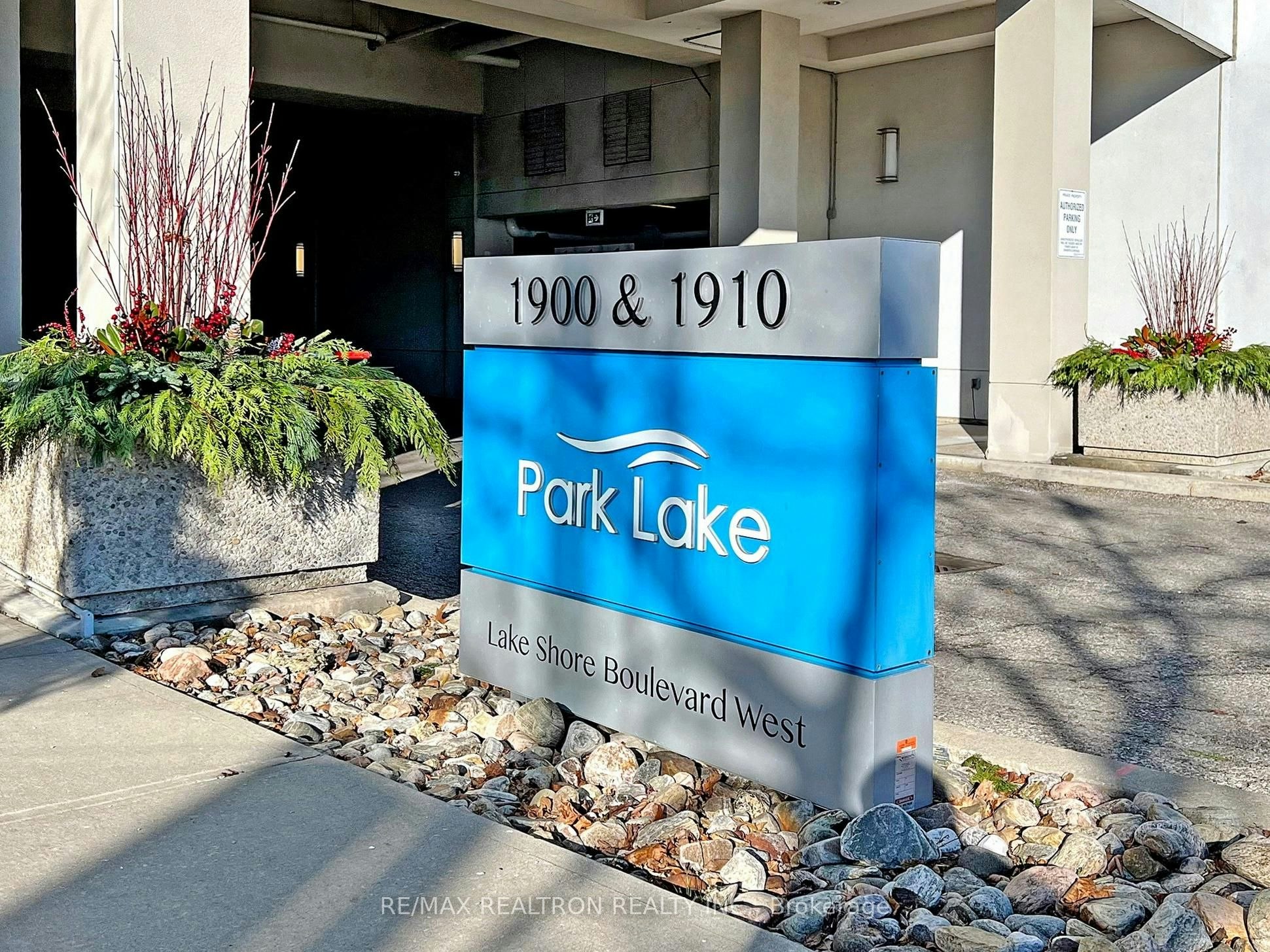 PH2-1910 Lake Shore Boulevard W, Toronto, ON, M6S 1A2 - 2