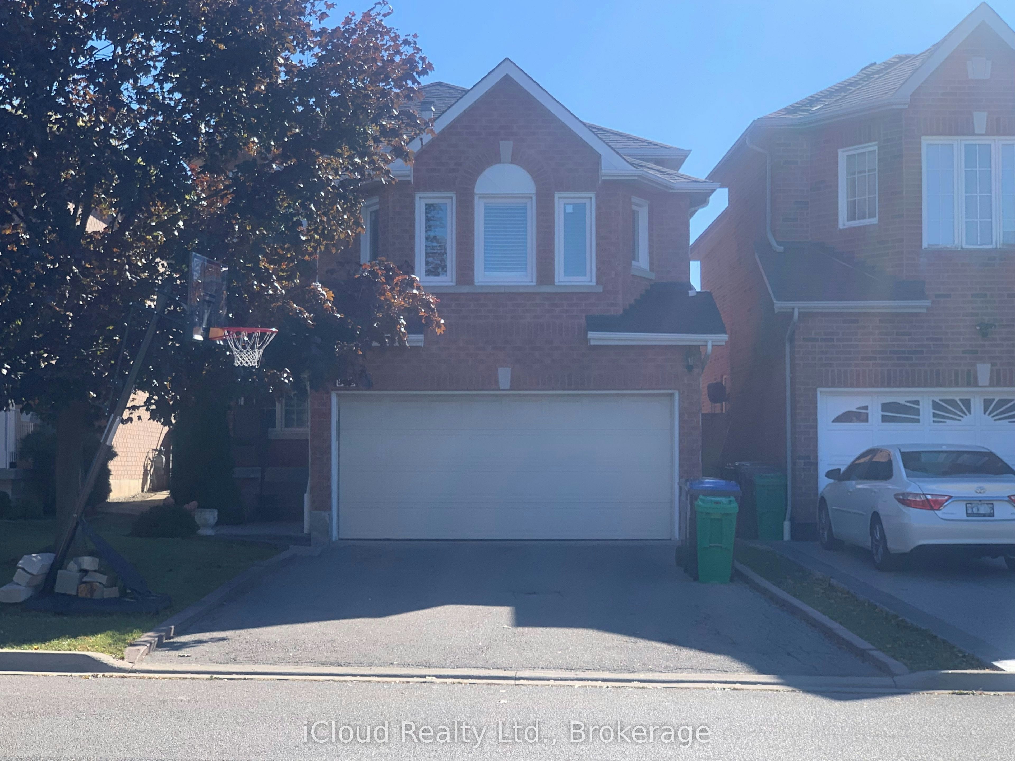 878 Blyleven Boulevard, Mississauga, ON, L5V 2J3