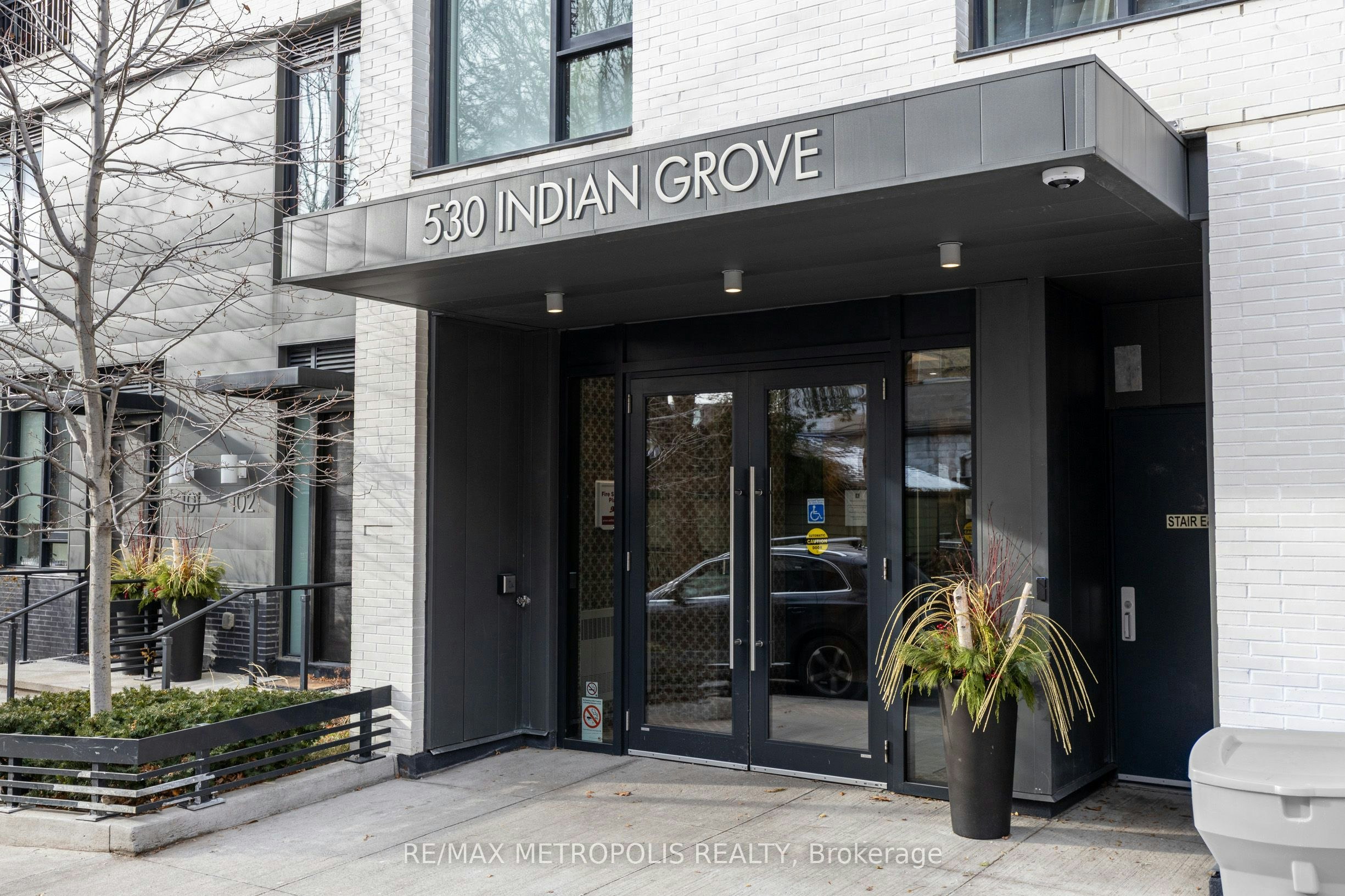 608-530 Indian Grove, Toronto, ON, M6P 2J2 - 4