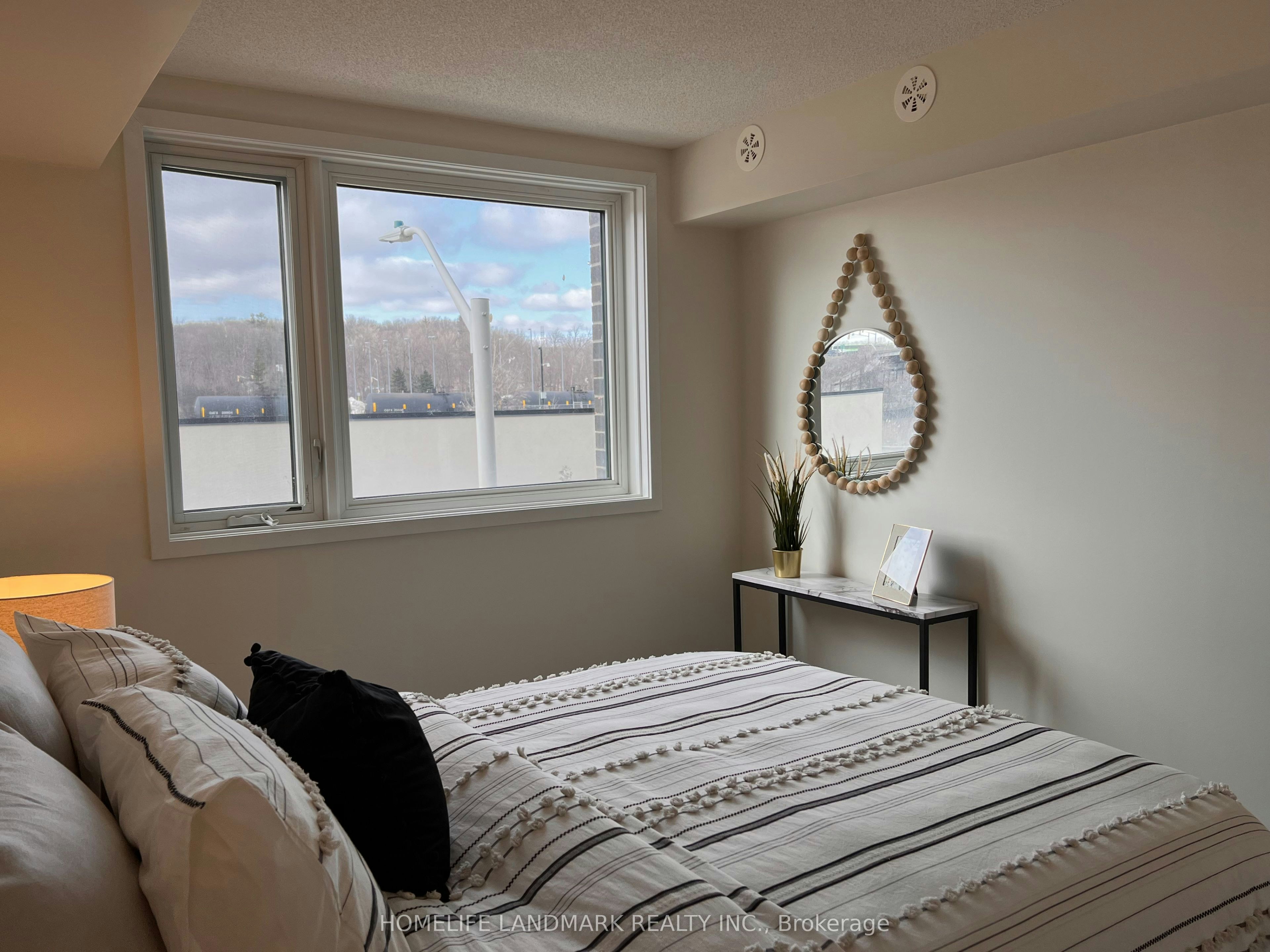 102-1135 Cooke Boulevard, Burlington, ON, L7T 0C3 - 4
