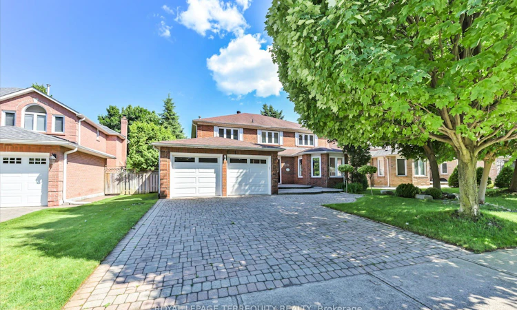 2216 Dunvegan Avenue