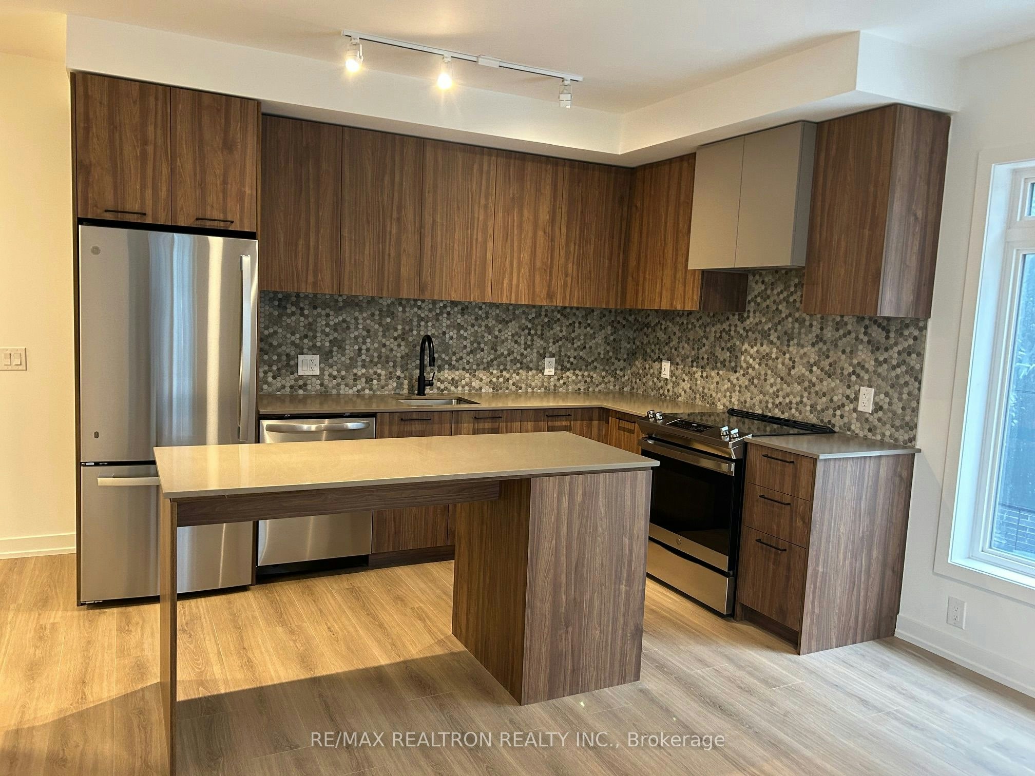 15-20 Lagerfeld Drive, Brampton, ON, L7A 5L4 - 8