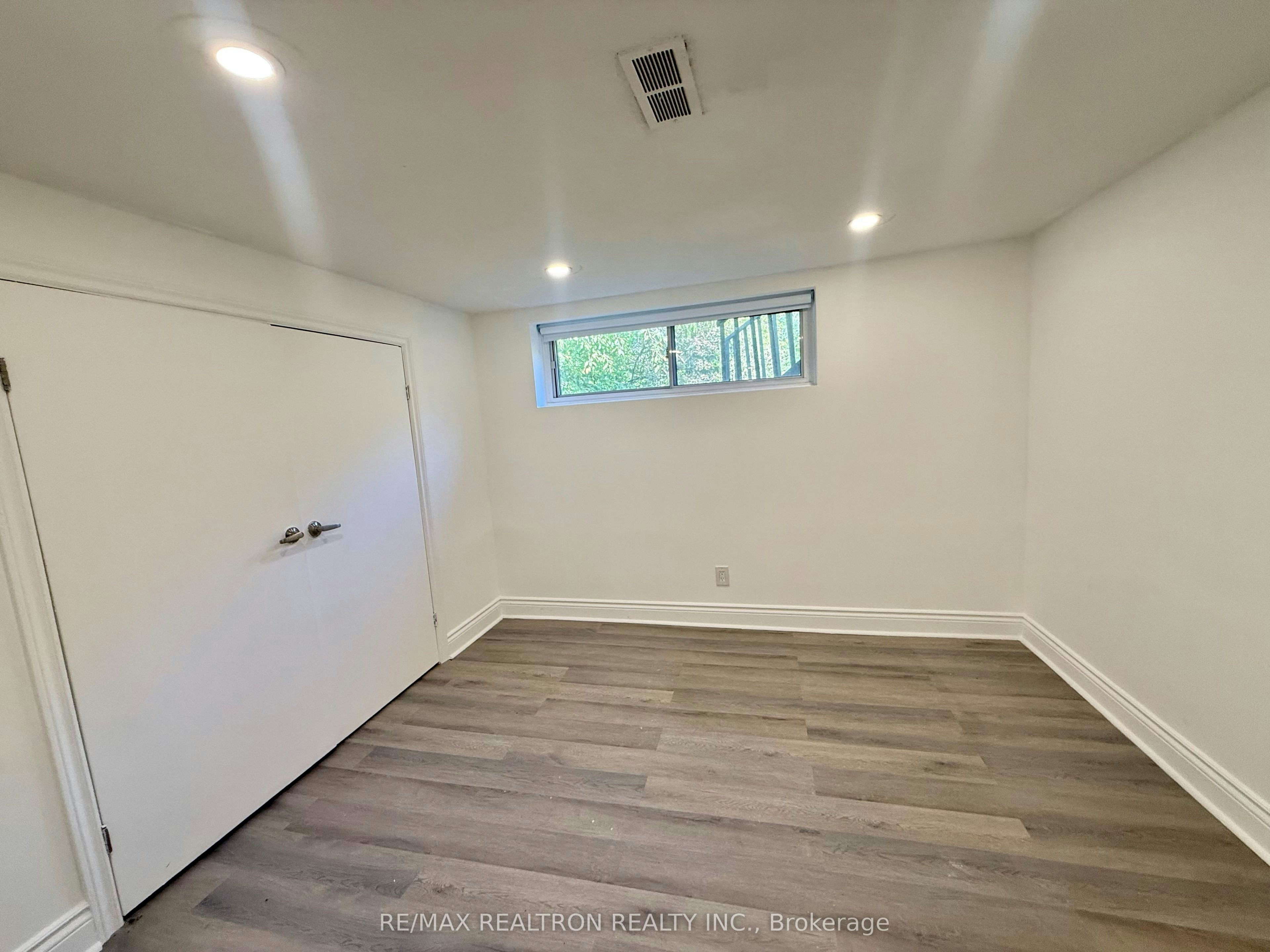Basement-41 Brixham Terrace, Toronto, ON, M3M 2R9 - 5