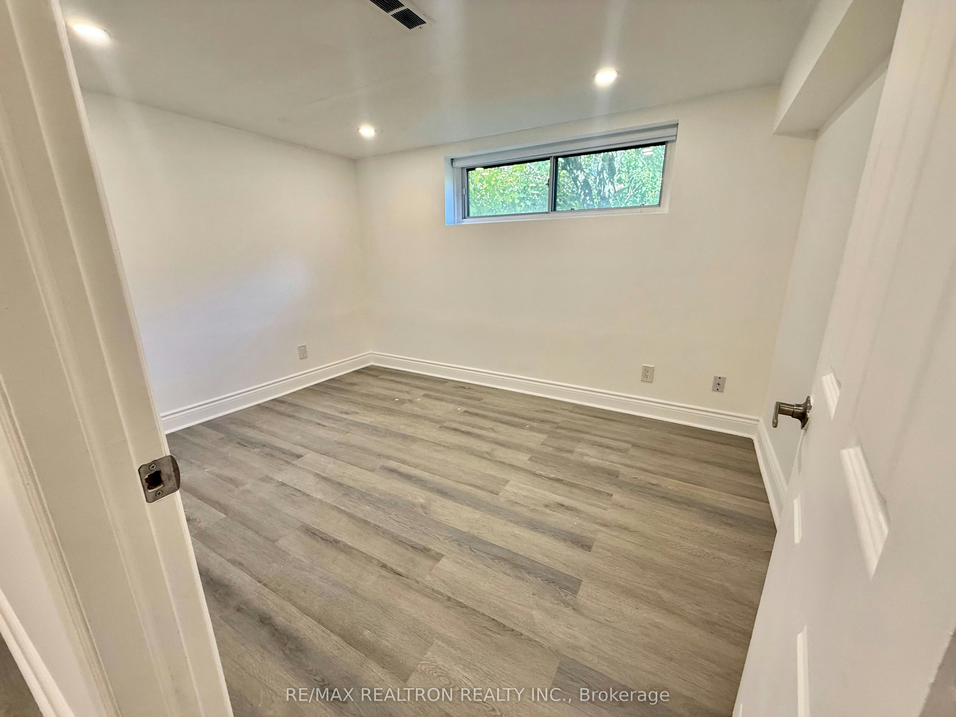 Basement-41 Brixham Terrace, Toronto, ON, M3M 2R9 - 3