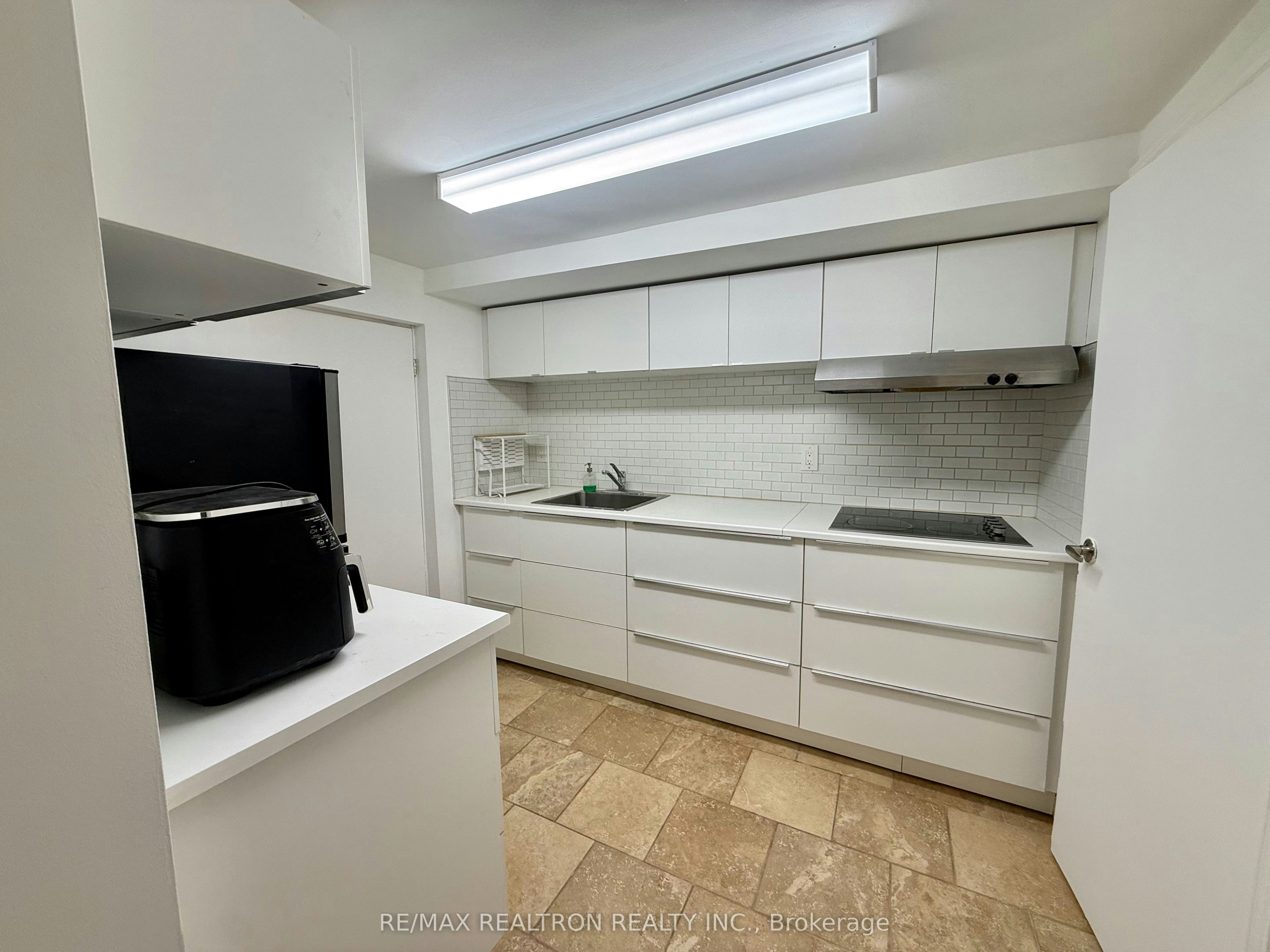 Basement-41 Brixham Terrace, Toronto, ON, M3M 2R9 - 7