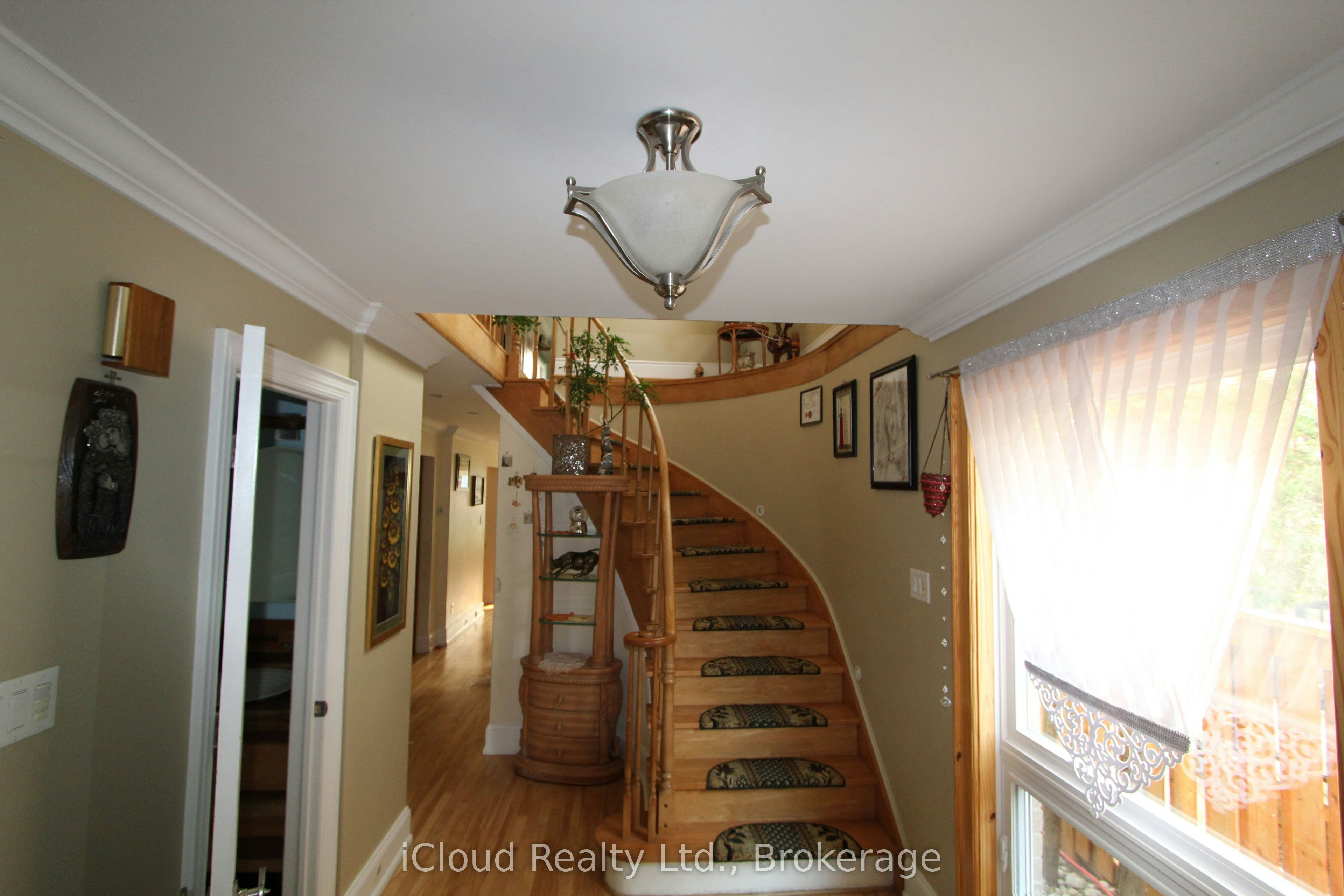623 Hartfordshire Lane, Mississauga, ON, L5B 2W9 - 3