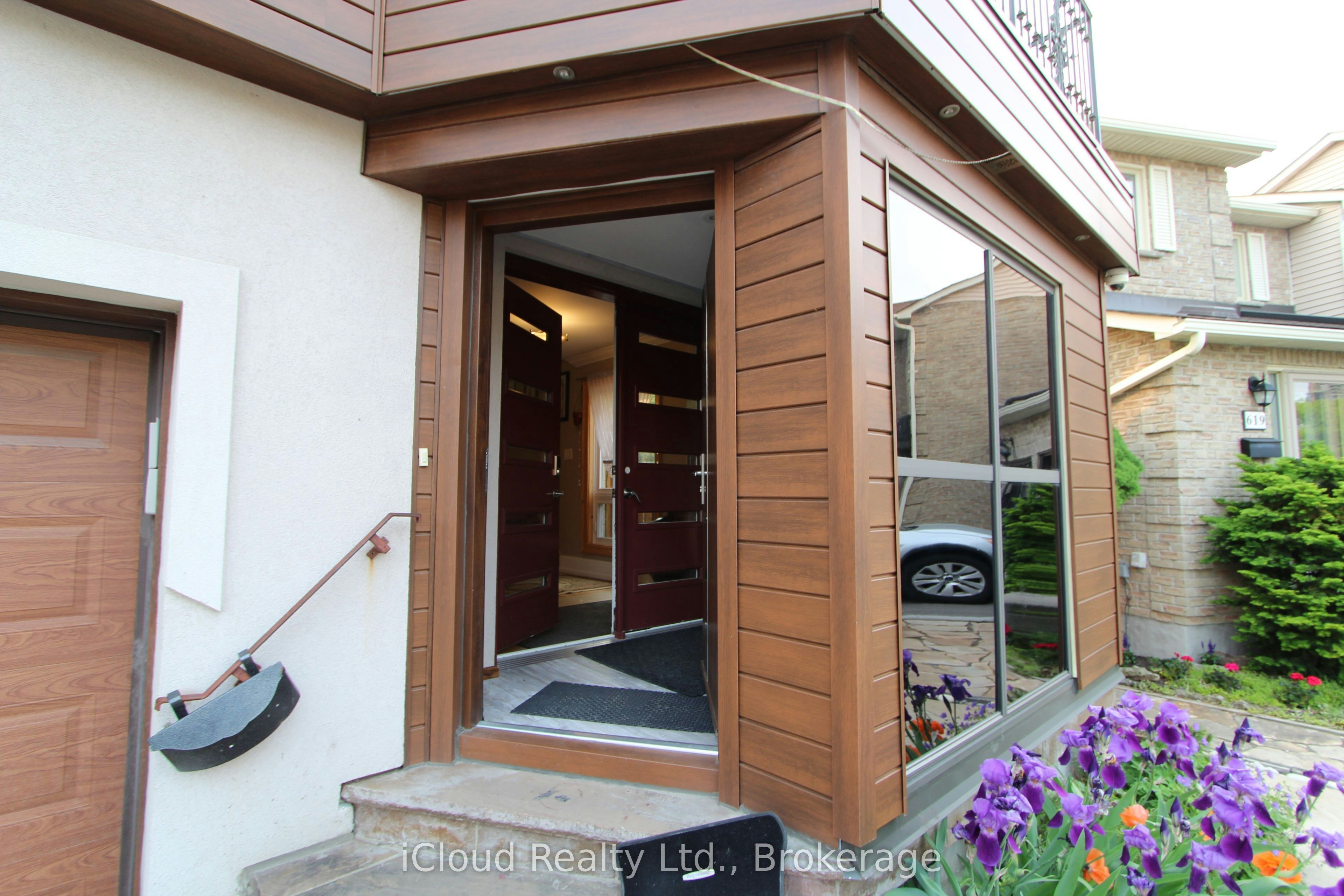 623 Hartfordshire Lane, Mississauga, ON, L5B 2W9 - 4