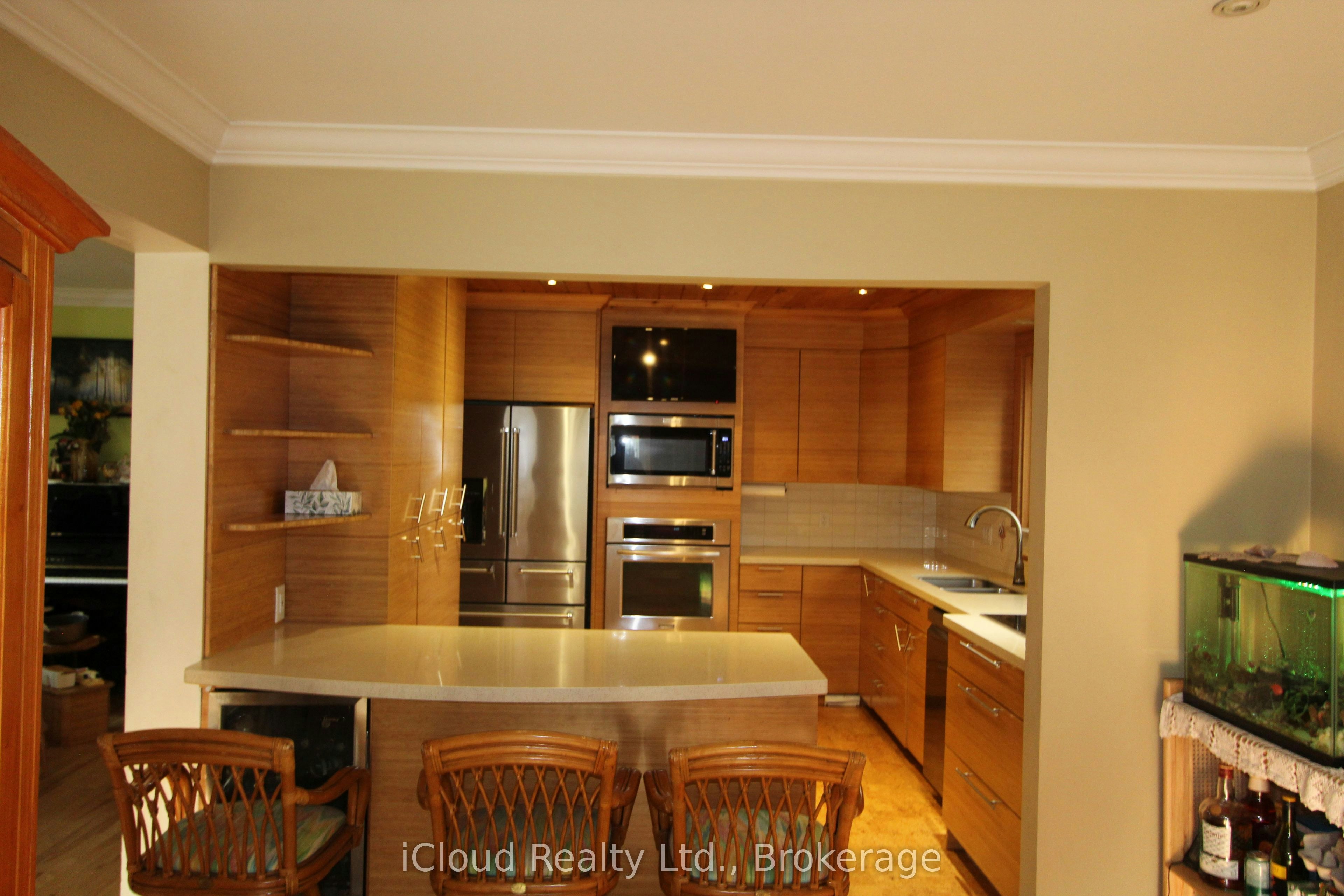 623 Hartfordshire Lane, Mississauga, ON, L5B 2W9 - 2