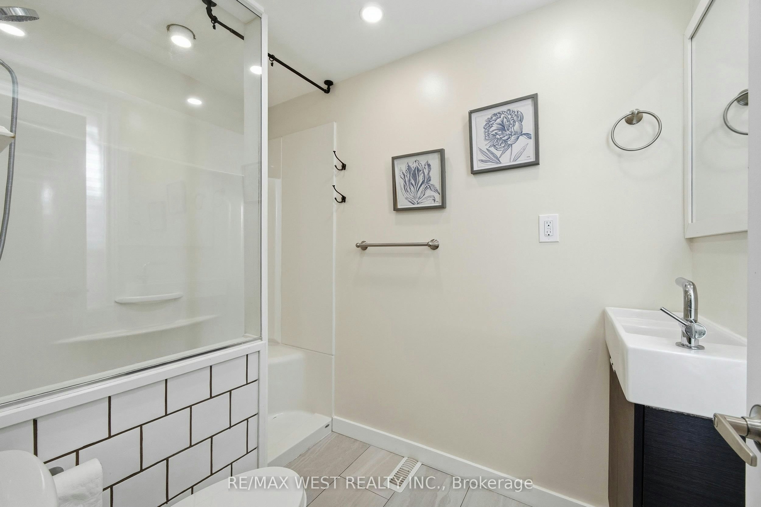 113-5475 Lakeshore Road, Burlington, ON, L7L 1E1 - 13