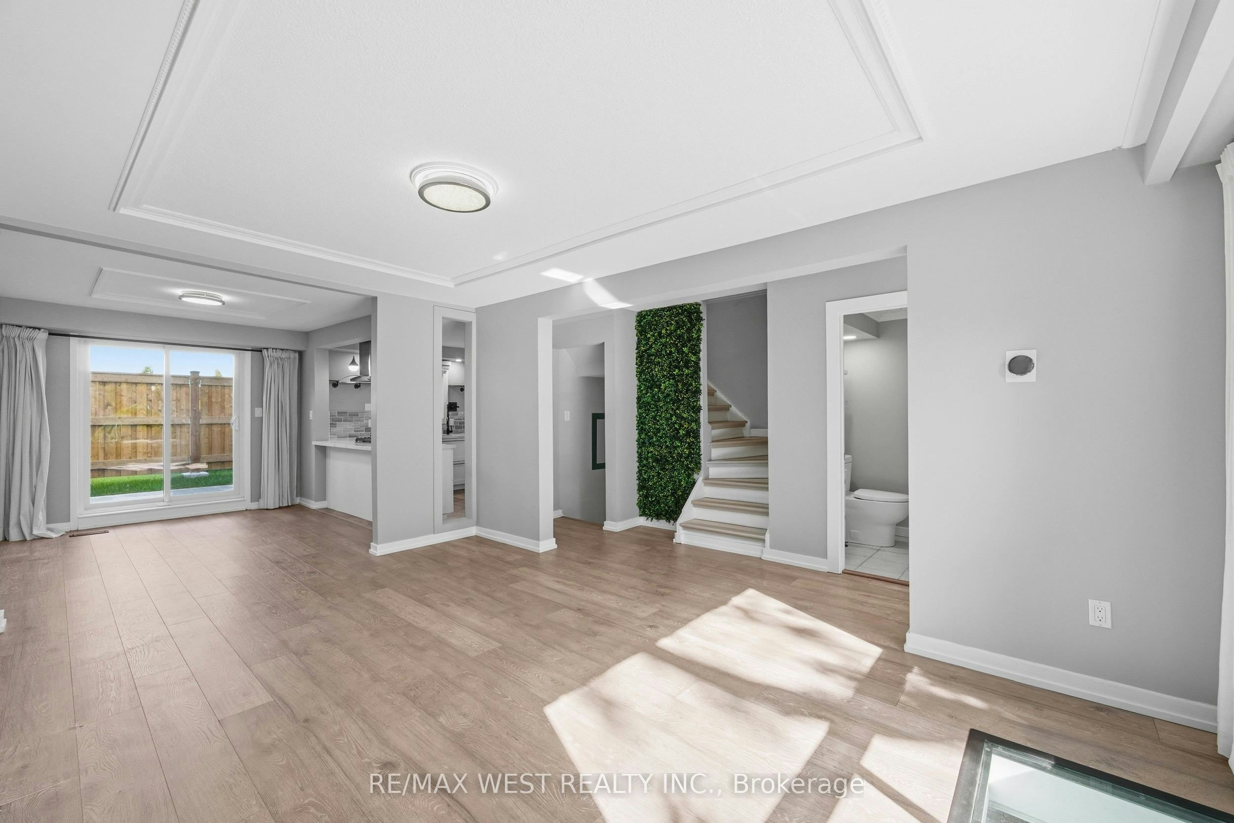 113-5475 Lakeshore Road, Burlington, ON, L7L 1E1 - 5