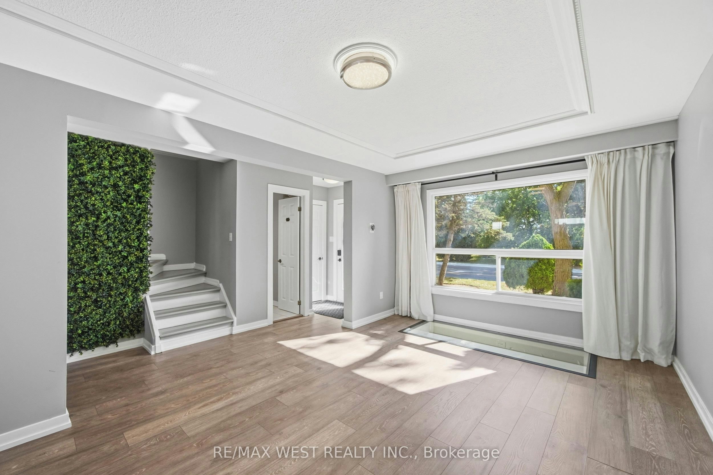 113-5475 Lakeshore Road, Burlington, ON, L7L 1E1 - 4