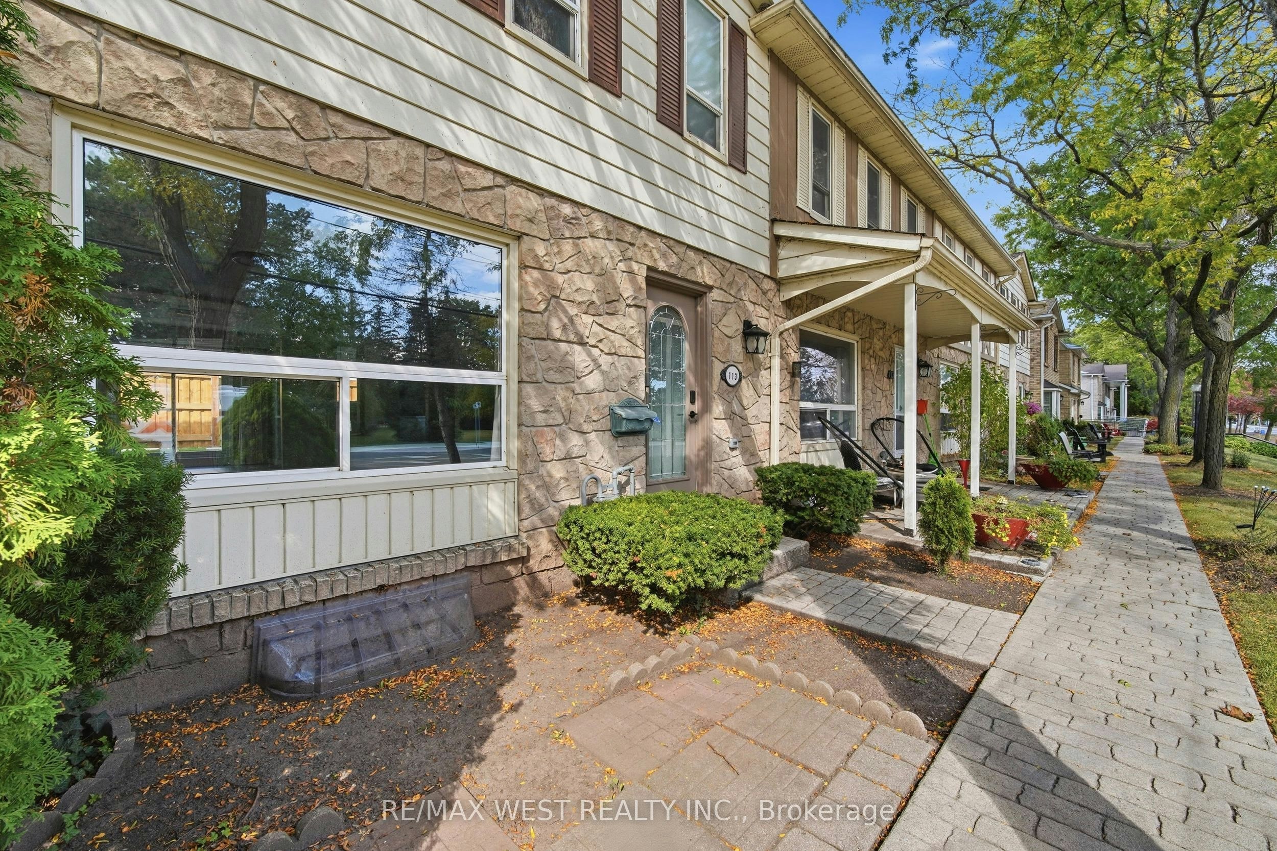 113-5475 Lakeshore Road, Burlington, ON, L7L 1E1 - 2