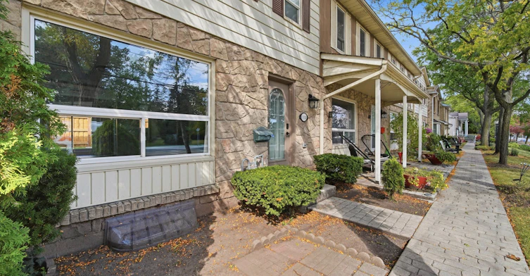 113-5475 Lakeshore Road, Burlington, ON, L7L 1E1 - 2