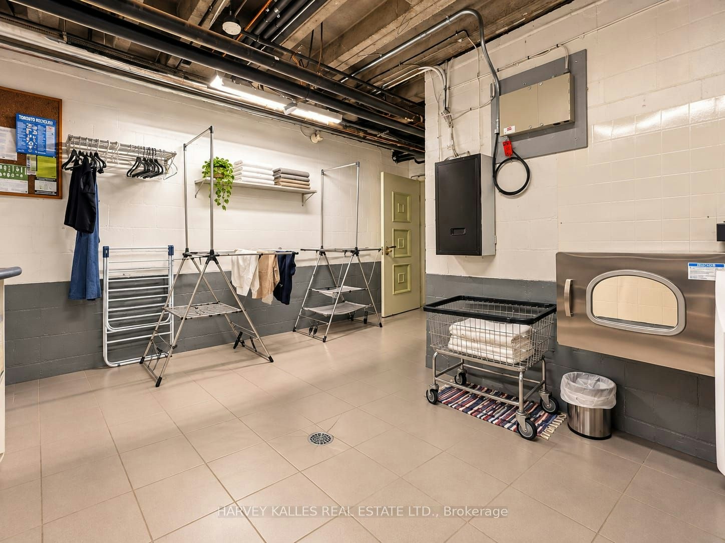 1B-65 Old Mill Road, Toronto, ON, M8X 1G9 - 31