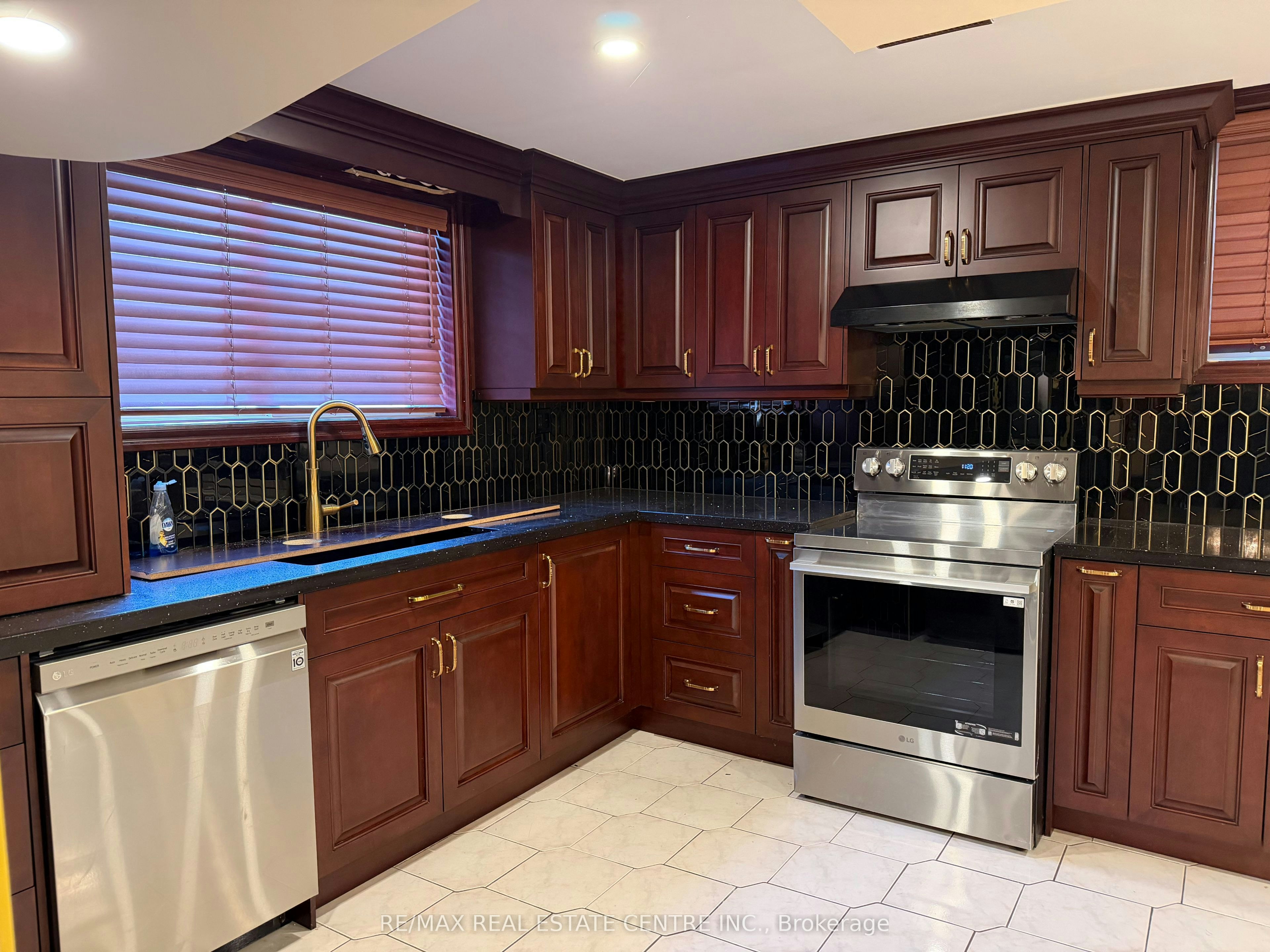 4175 Starlight Crescent, Mississauga, ON, L4W 4R1 5