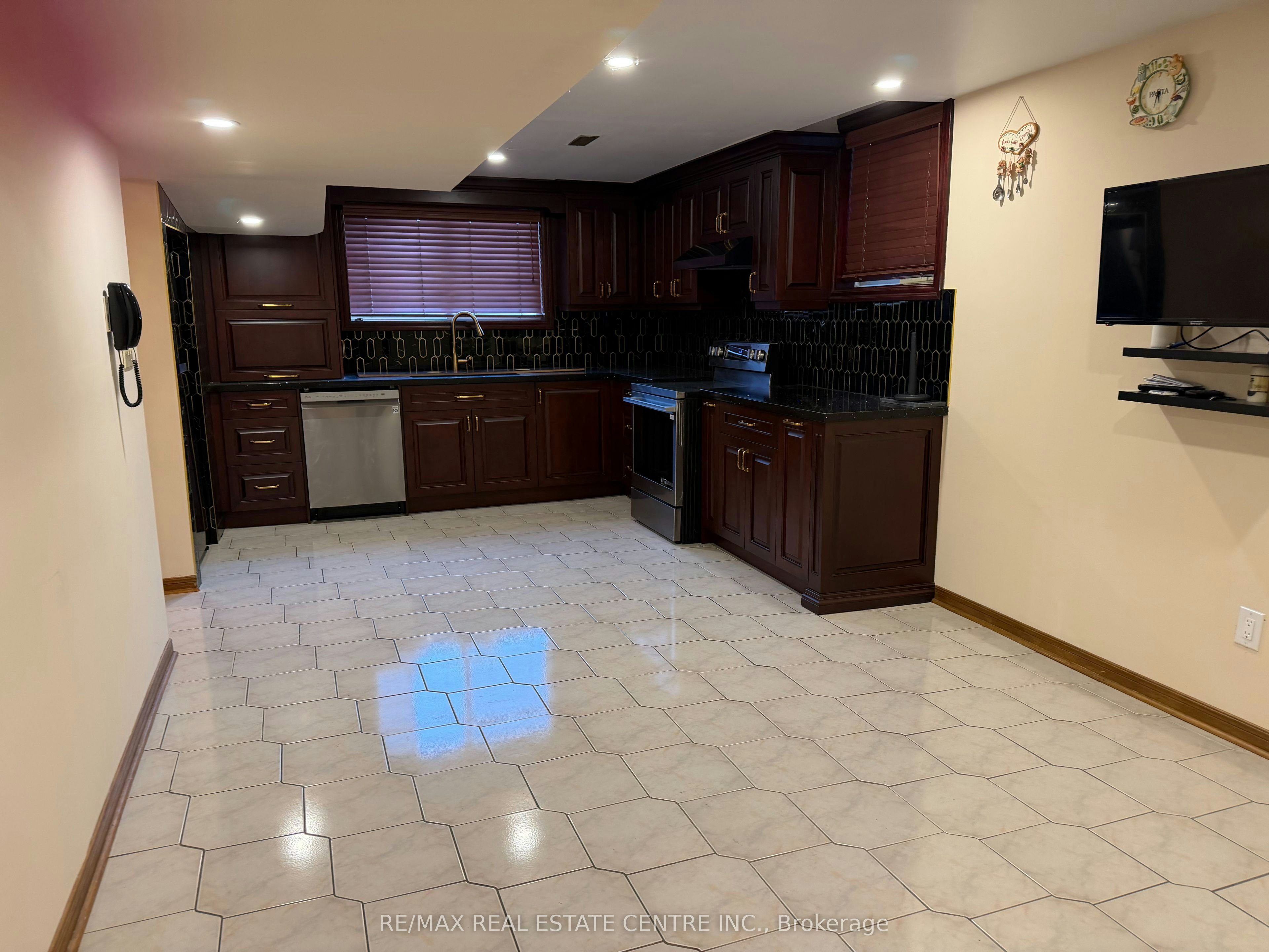 4175 Starlight Crescent, Mississauga, ON, L4W 4R1 4