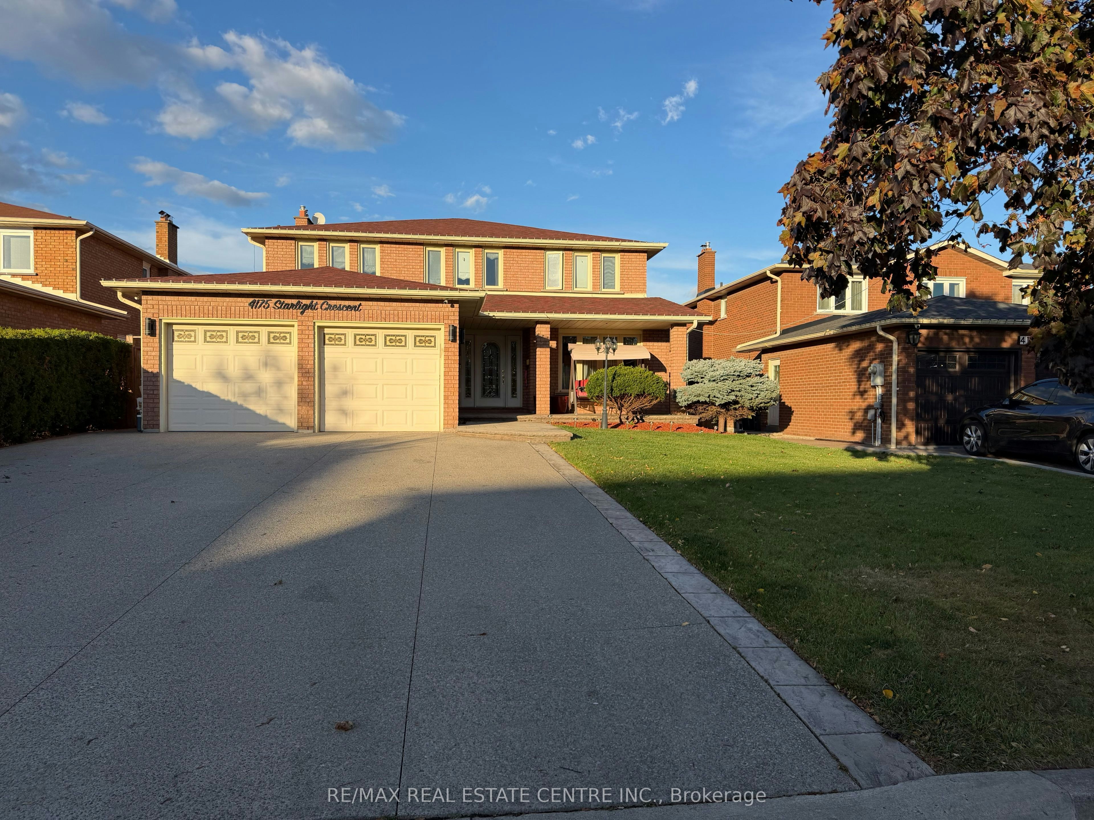 4175 Starlight Crescent, Mississauga, ON, L4W 4R1 1