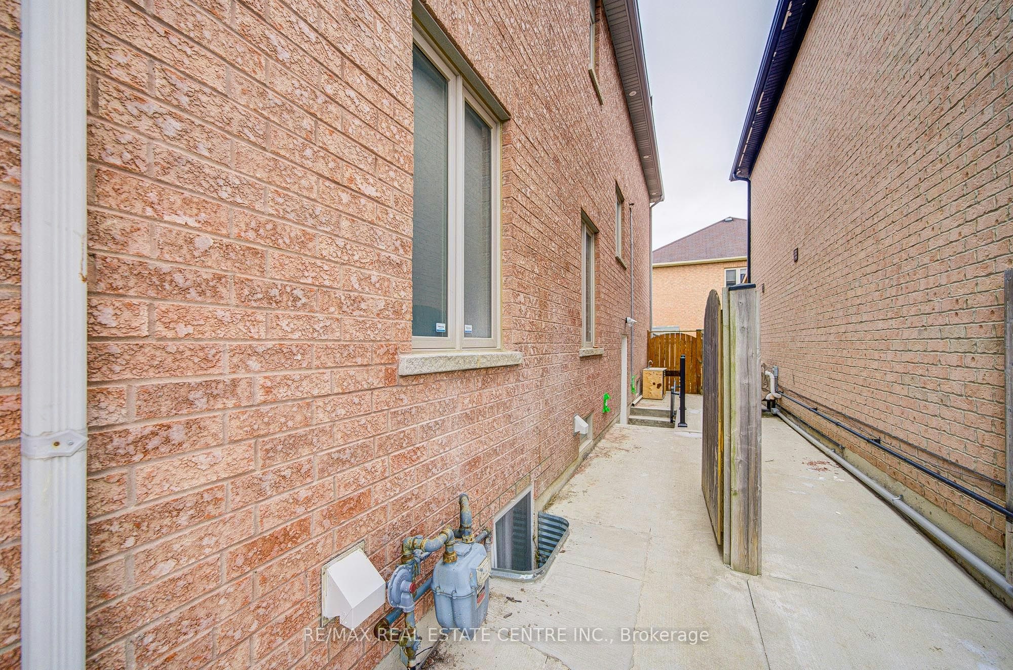 Bsmt-23 Gamson Crescent, Brampton, ON, L6R 0V7 4
