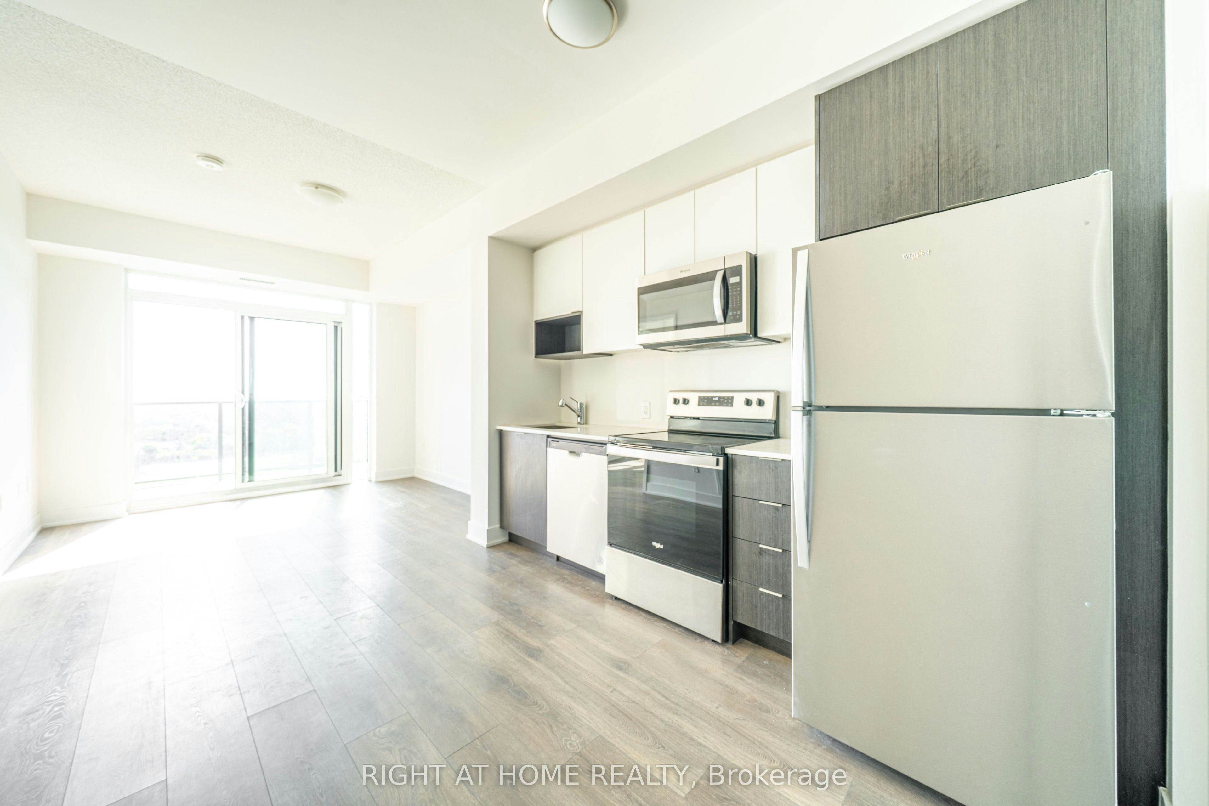 1310-204 Burnhamthorpe Road E, Mississauga, ON, L5A 0B3