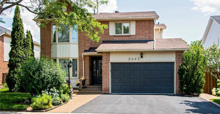2067 Hunters Wood Drive, Burlington, ON, L7M 2T1