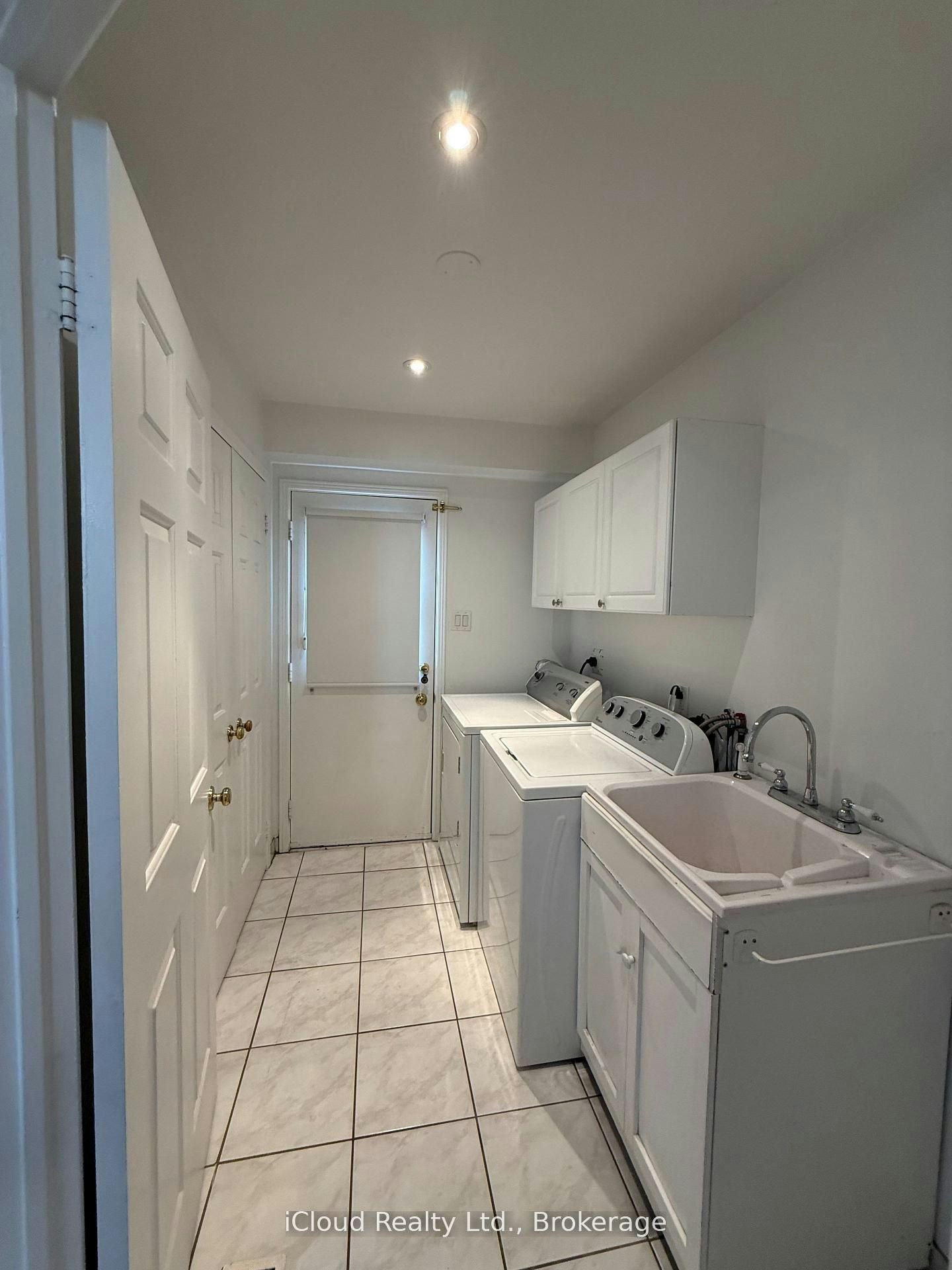 2067 Hunters Wood Drive, Burlington, ON, L7M 2T1 - 10