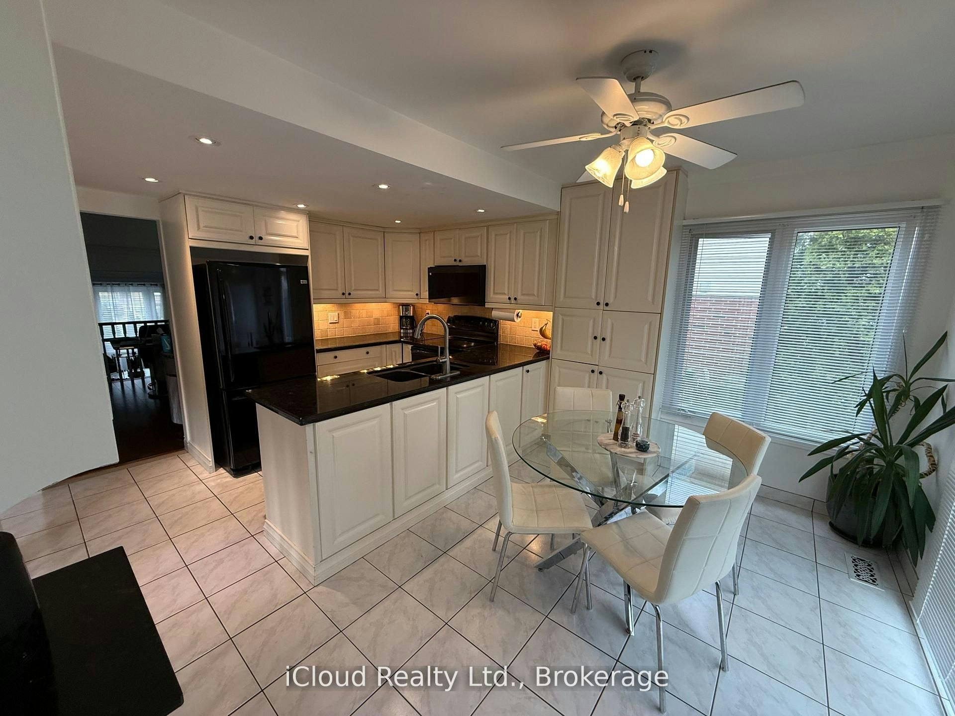 2067 Hunters Wood Drive, Burlington, ON, L7M 2T1 - 8