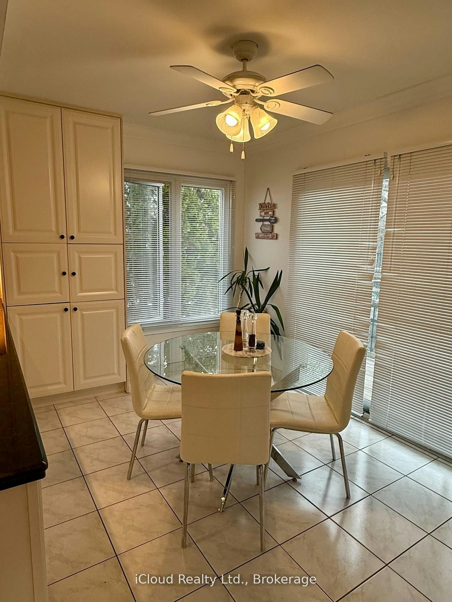 2067 Hunters Wood Drive, Burlington, ON, L7M 2T1 - 9