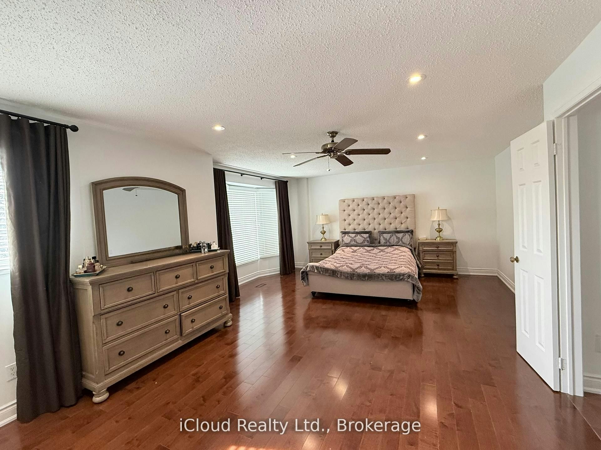 2067 Hunters Wood Drive, Burlington, ON, L7M 2T1 - 13