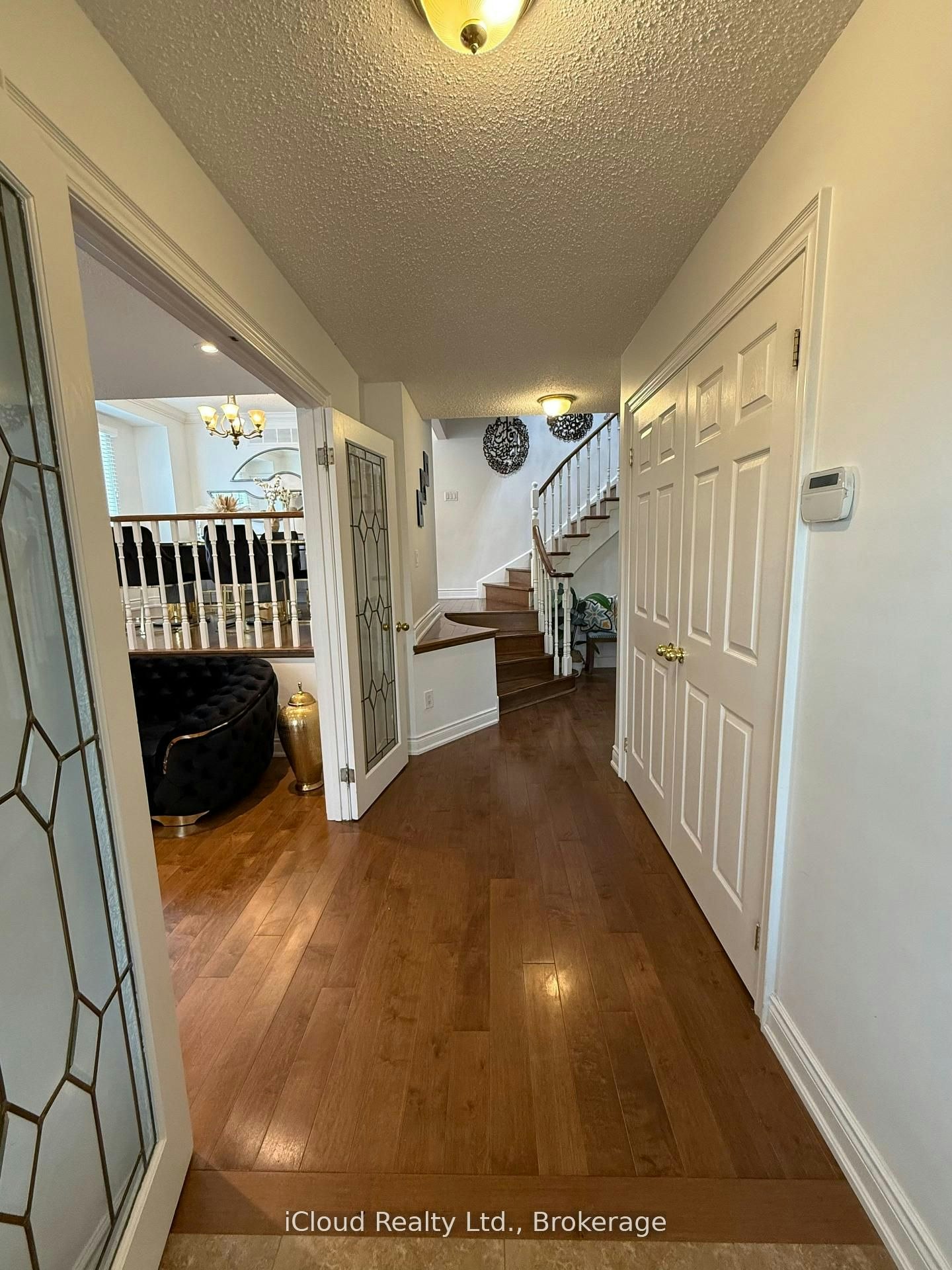 2067 Hunters Wood Drive, Burlington, ON, L7M 2T1 - 3