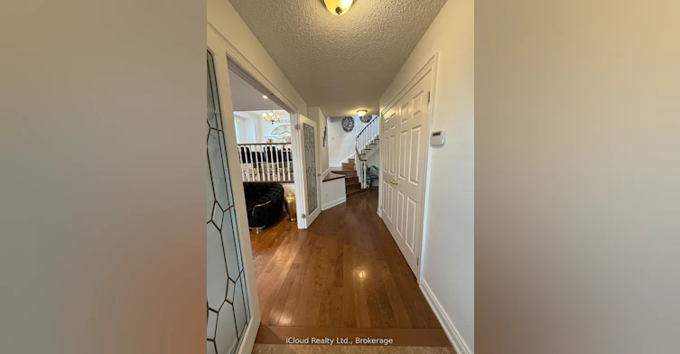 2067 Hunters Wood Drive, Burlington, ON, L7M 2T1 - 3