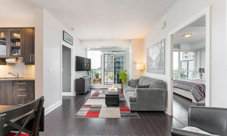 710-1185 The Queensway N/A