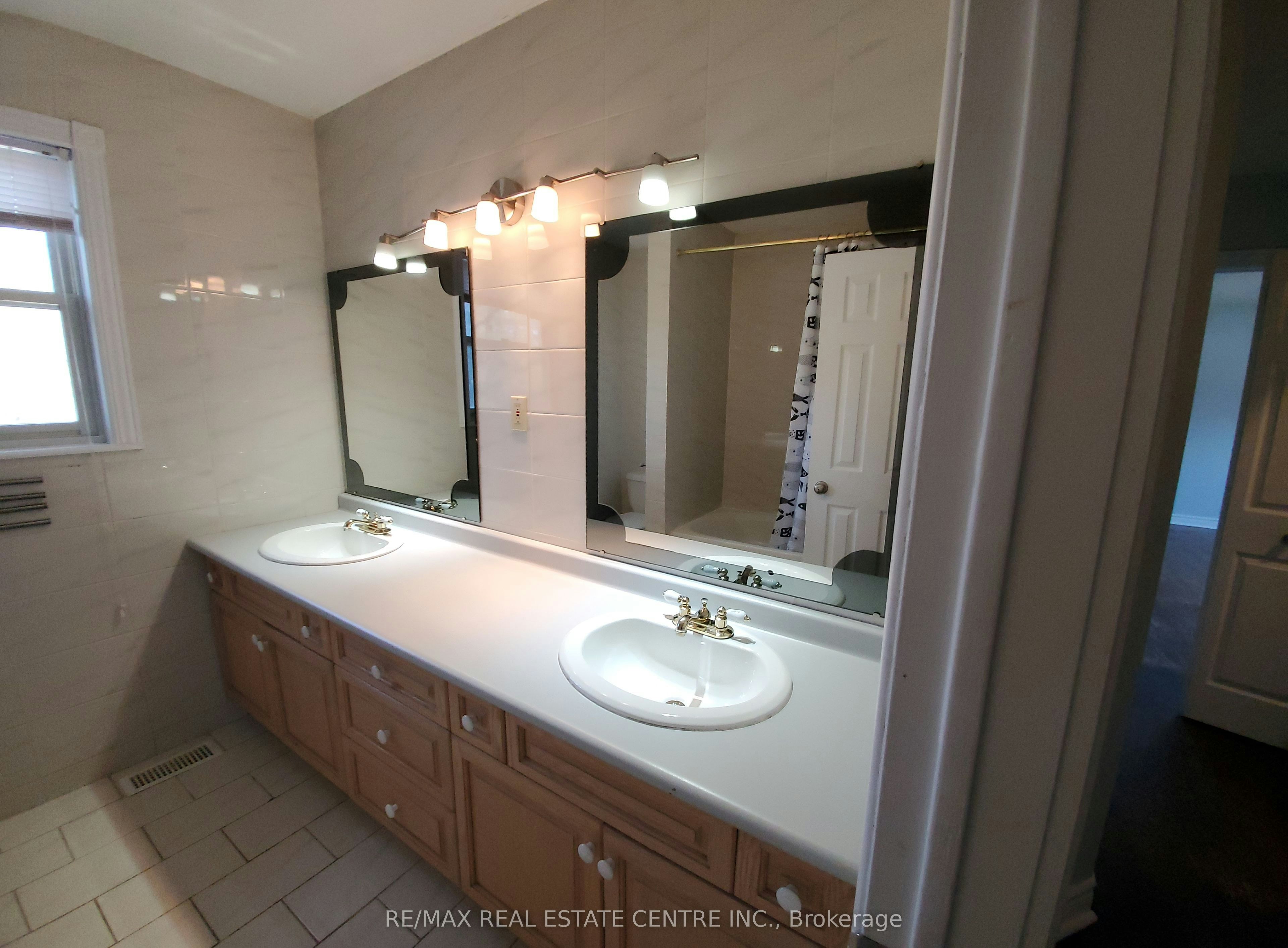 1077 Selby Avenue, Oakville, ON, L6L 2M4 - 22