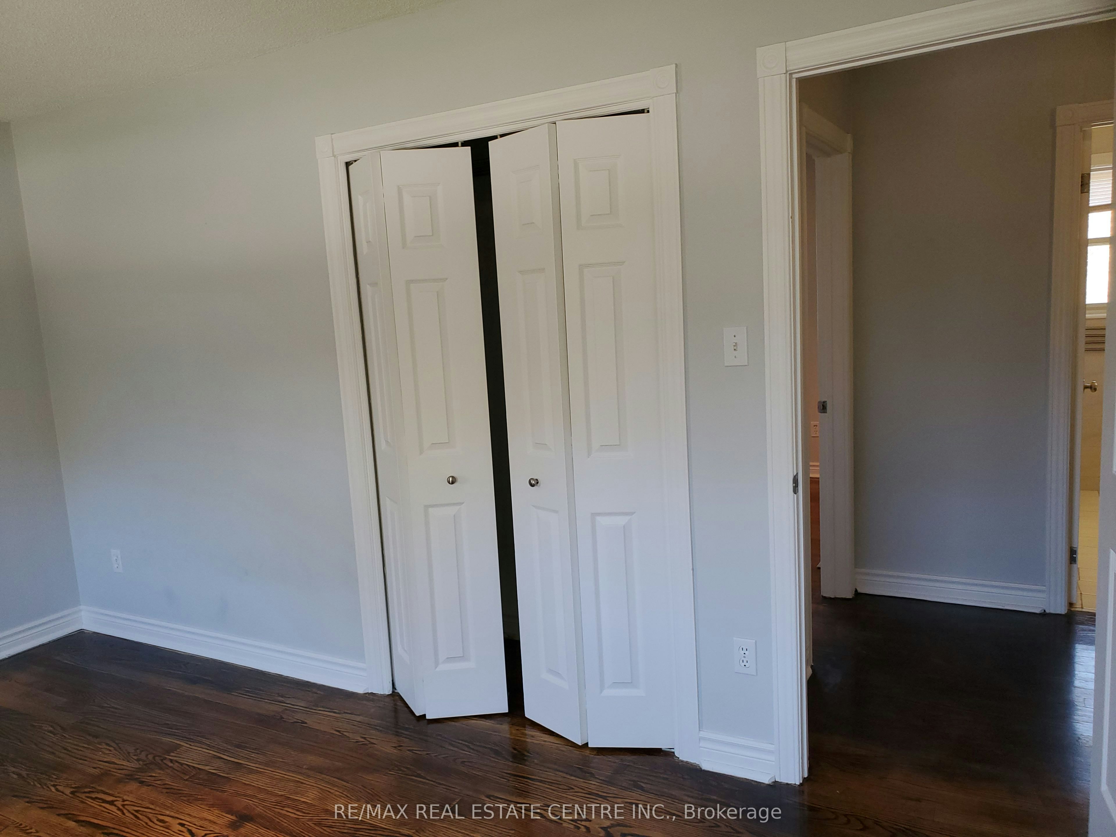 1077 Selby Avenue, Oakville, ON, L6L 2M4 - 27