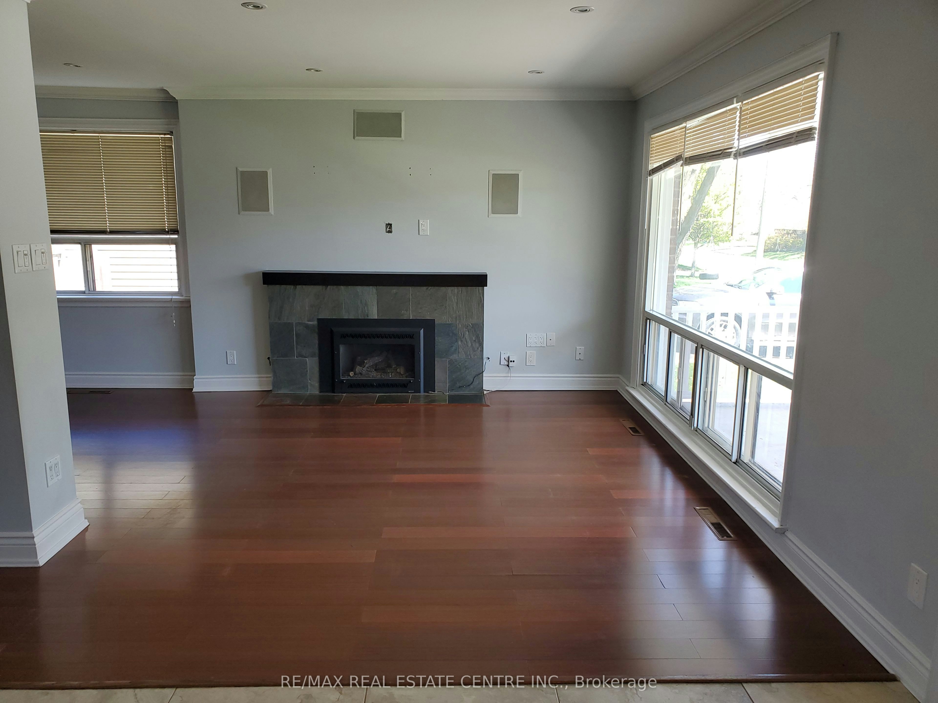 1077 Selby Avenue, Oakville, ON, L6L 2M4 4