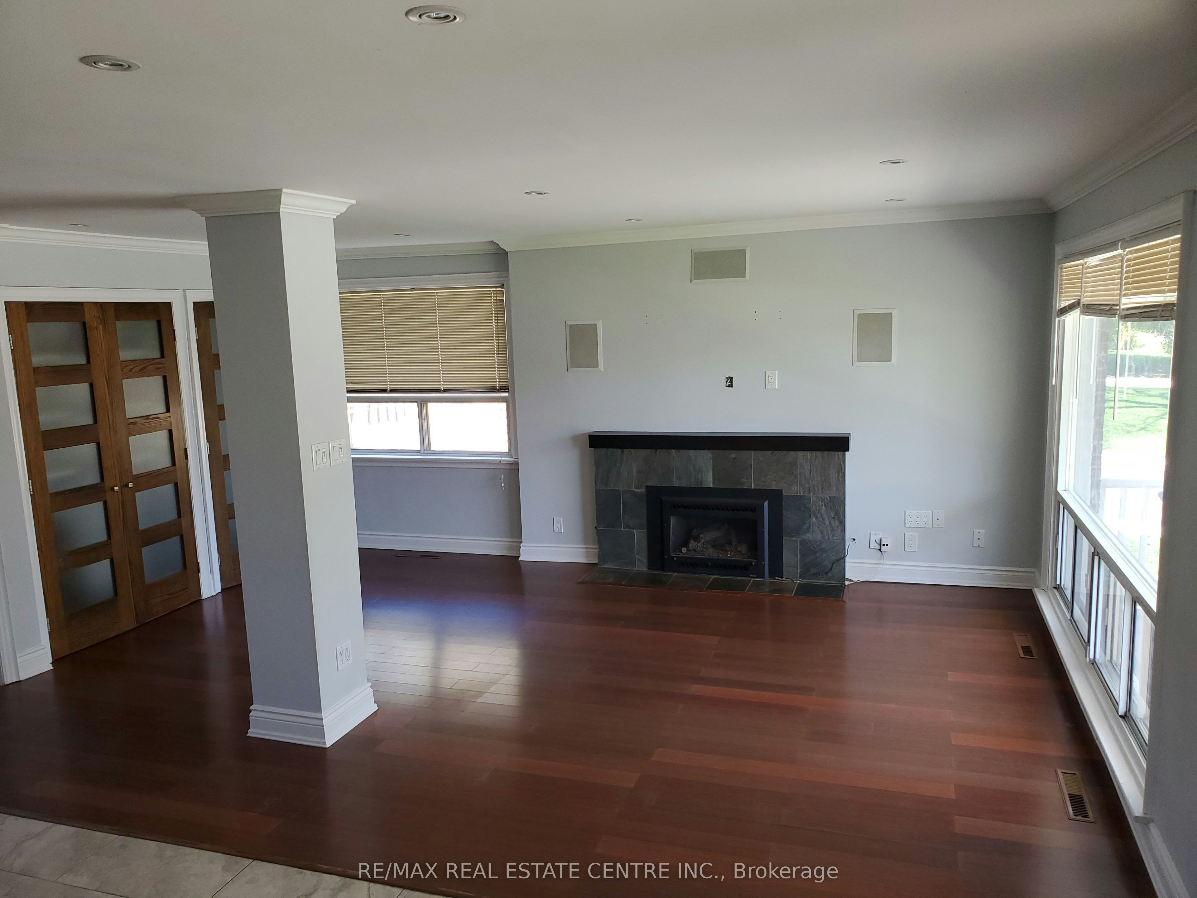 1077 Selby Avenue, Oakville, ON, L6L 2M4 5