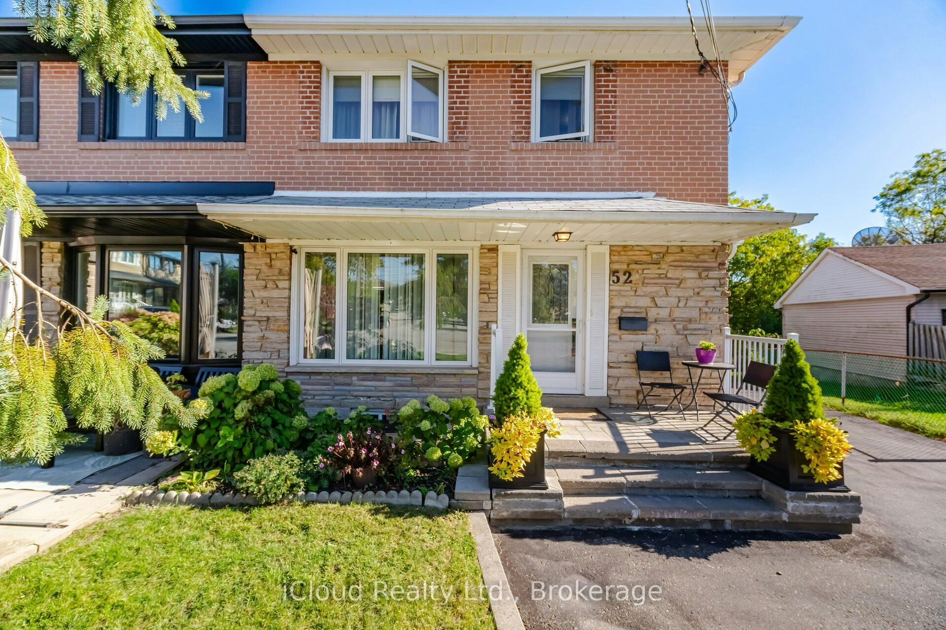 52 Bengal Court, Toronto, ON, M3L 1X9
