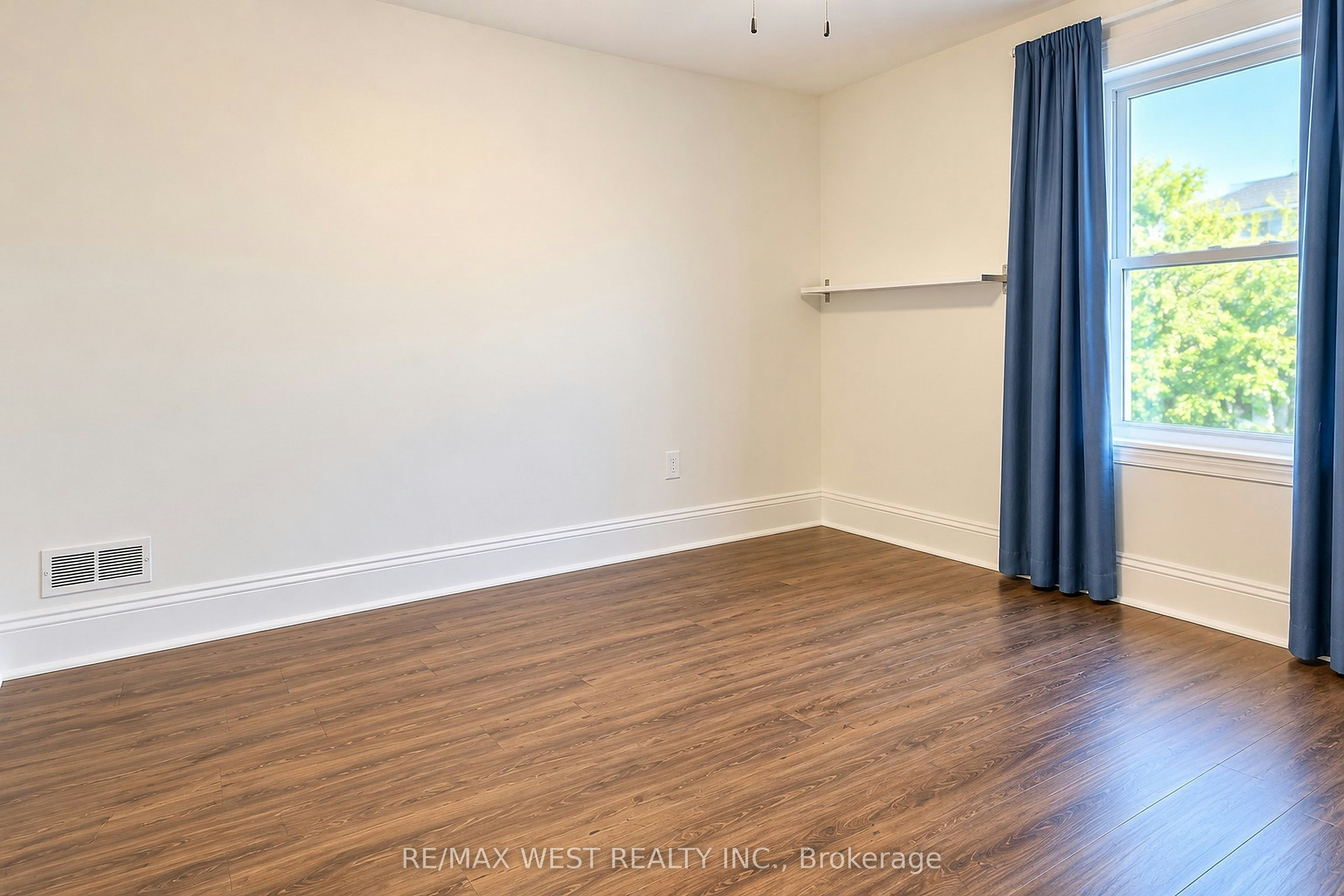 4-117 Rosemount Avenue, Toronto, ON, M9N 3B8 - 8