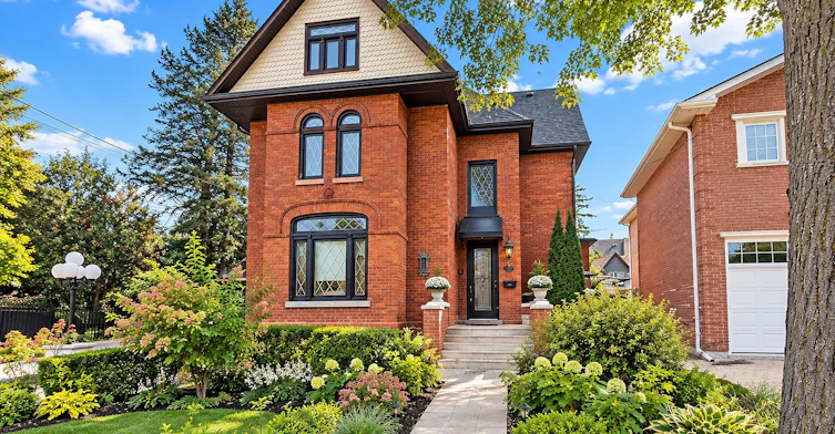 4-117 Rosemount Avenue, Toronto, ON, M9N 3B8