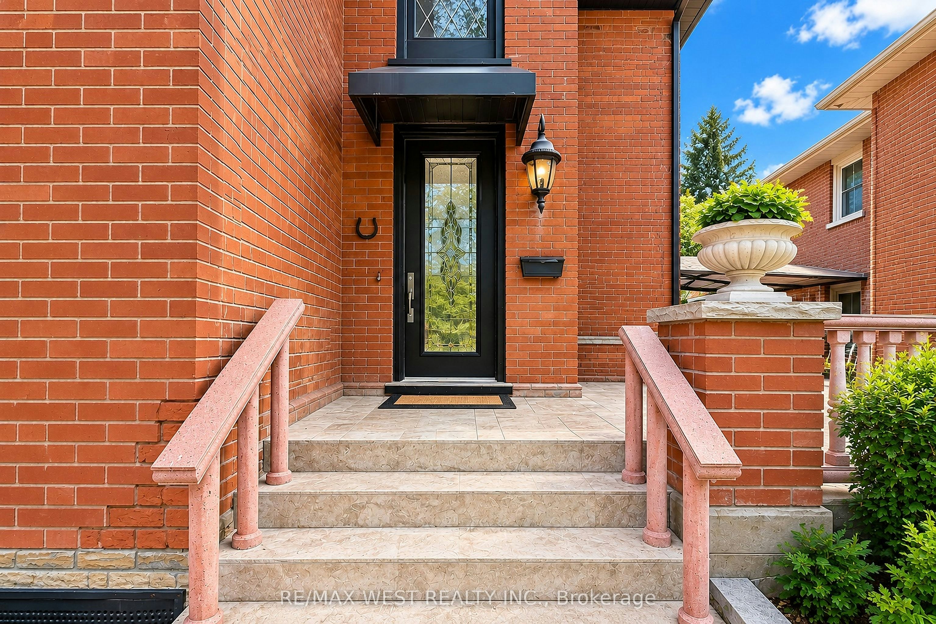 4-117 Rosemount Avenue, Toronto, ON, M9N 3B8 - 2