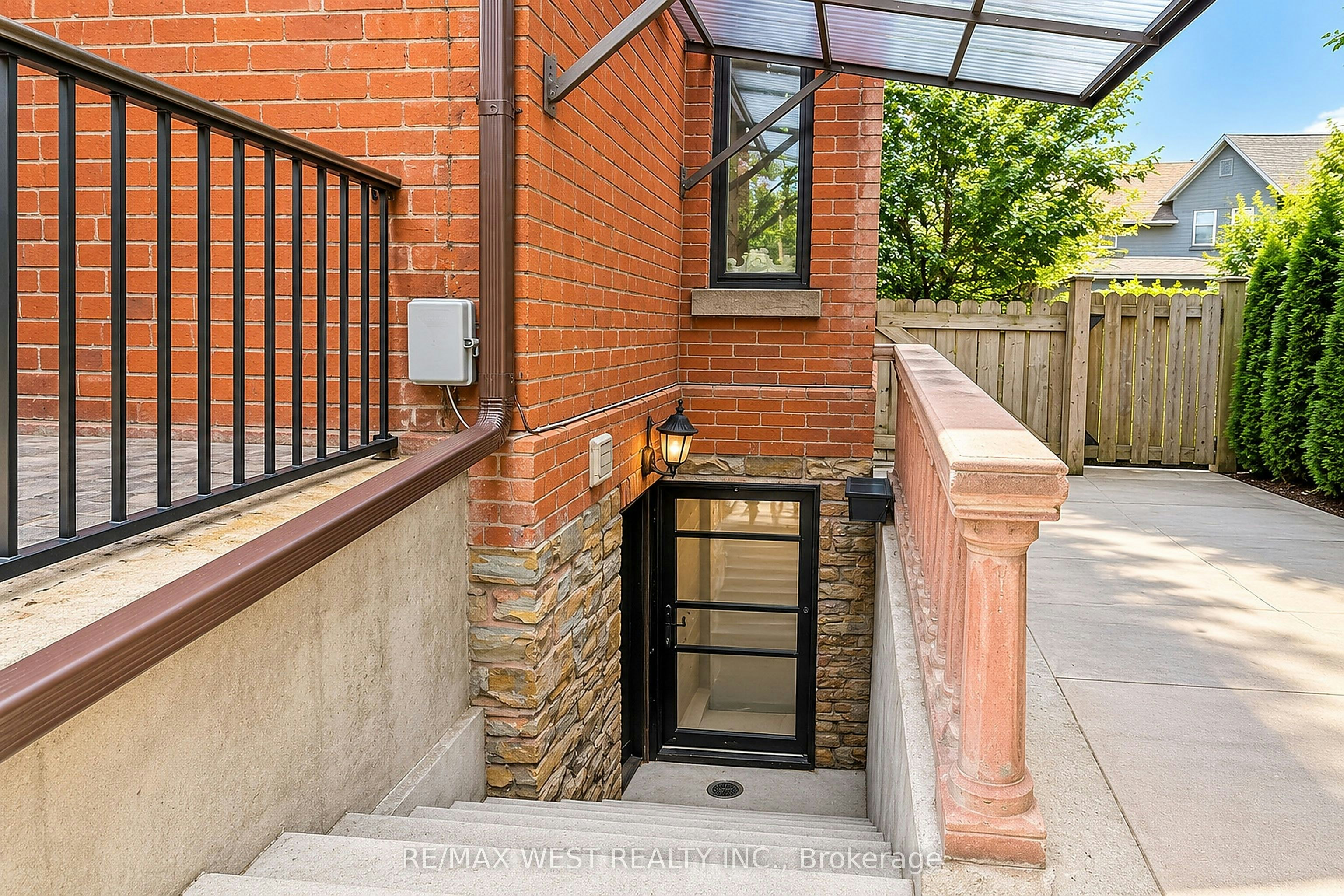 Bsmt-117 Rosemount Avenue, Toronto, ON, M9N 3B8 - 2
