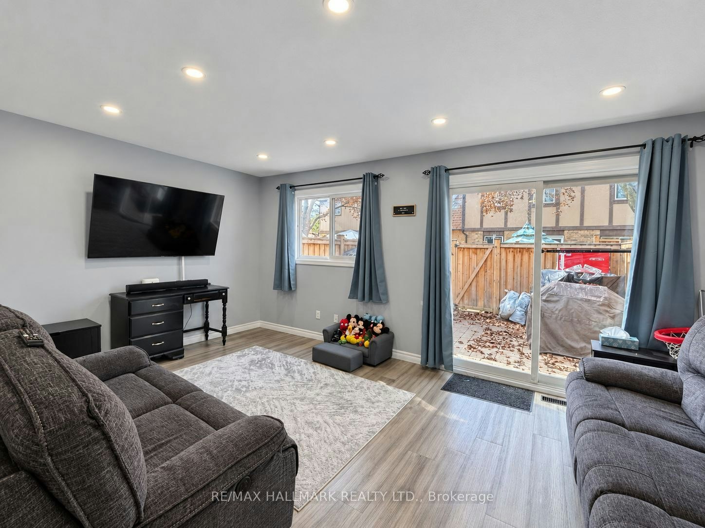 98-81 Hansen Road N, Brampton, ON, L6V 3C7 2