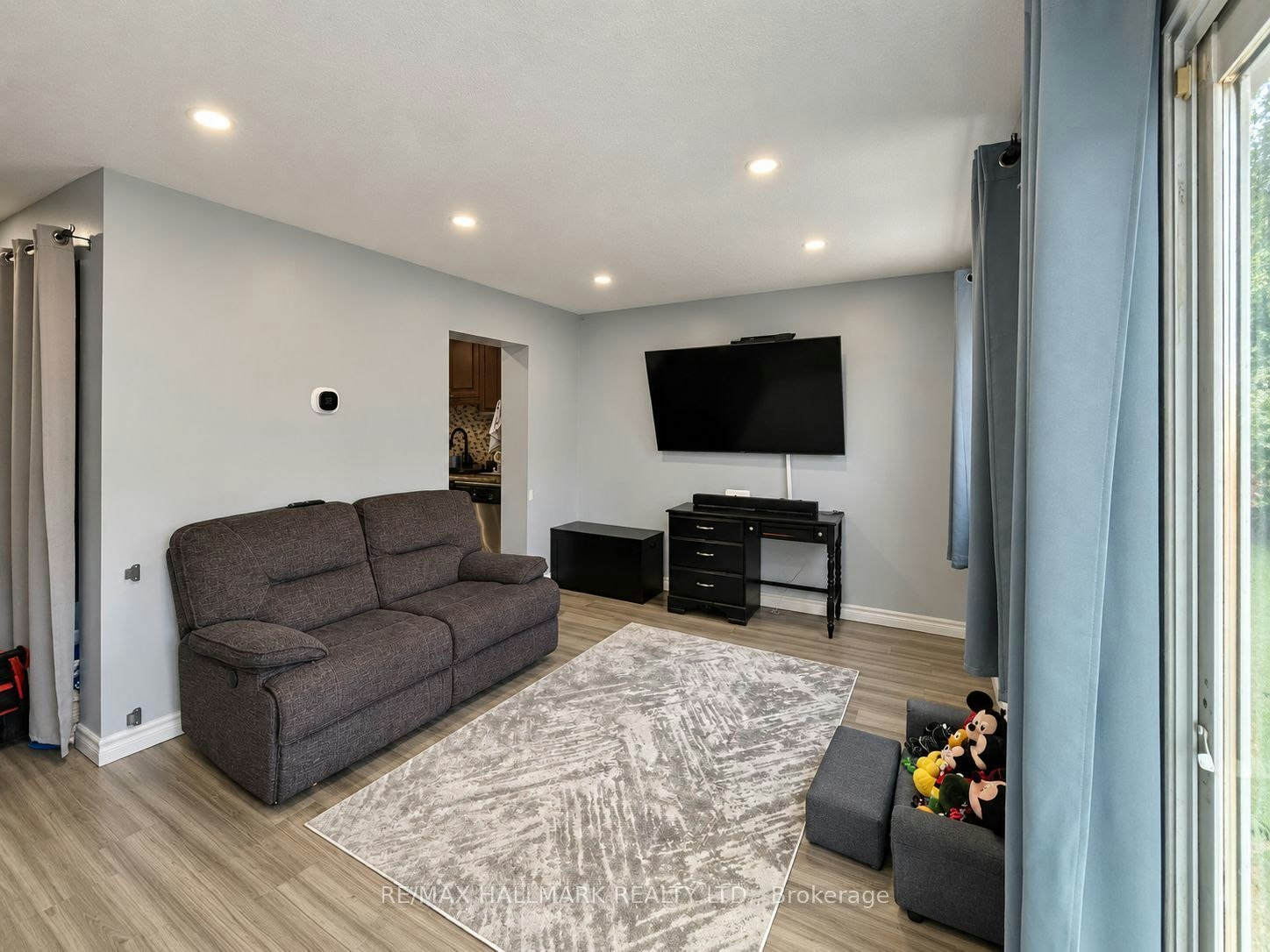 98-81 Hansen Road N, Brampton, ON, L6V 3C7 3