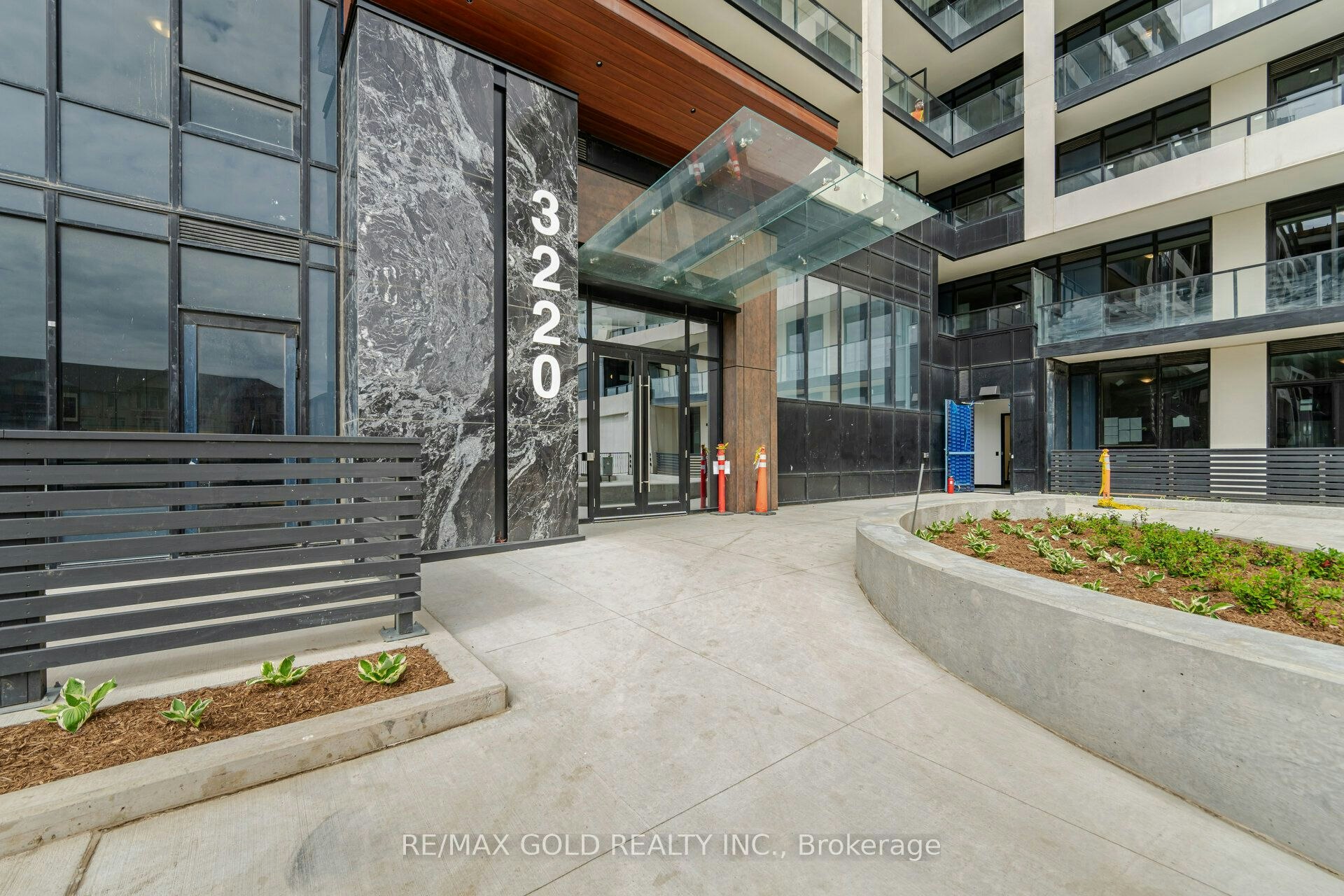 817-3220 William Coltson Avenue, Oakville, ON, L6H 7X9 - 2