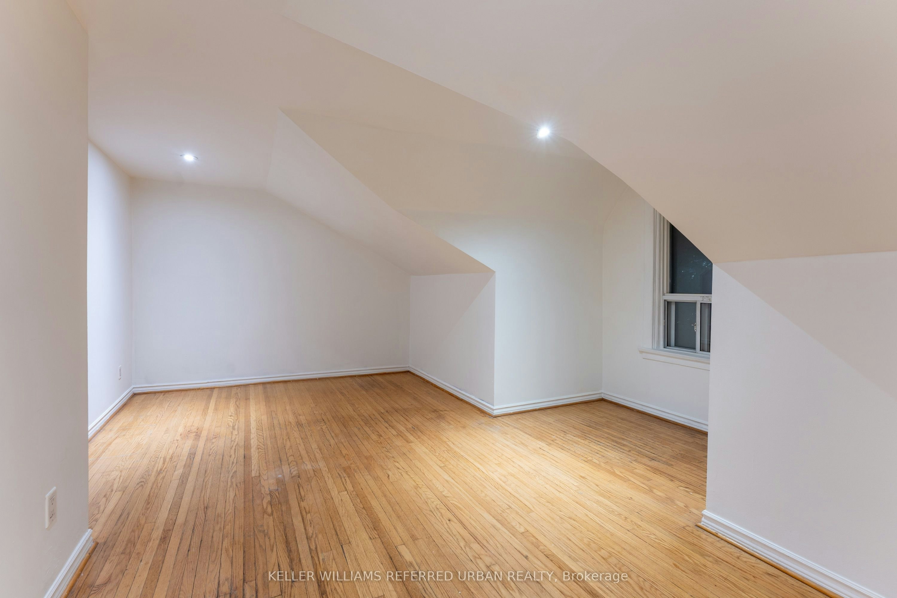 Upper-716 Lansdowne Avenue, Toronto, ON, M6H 3Y8 - 8