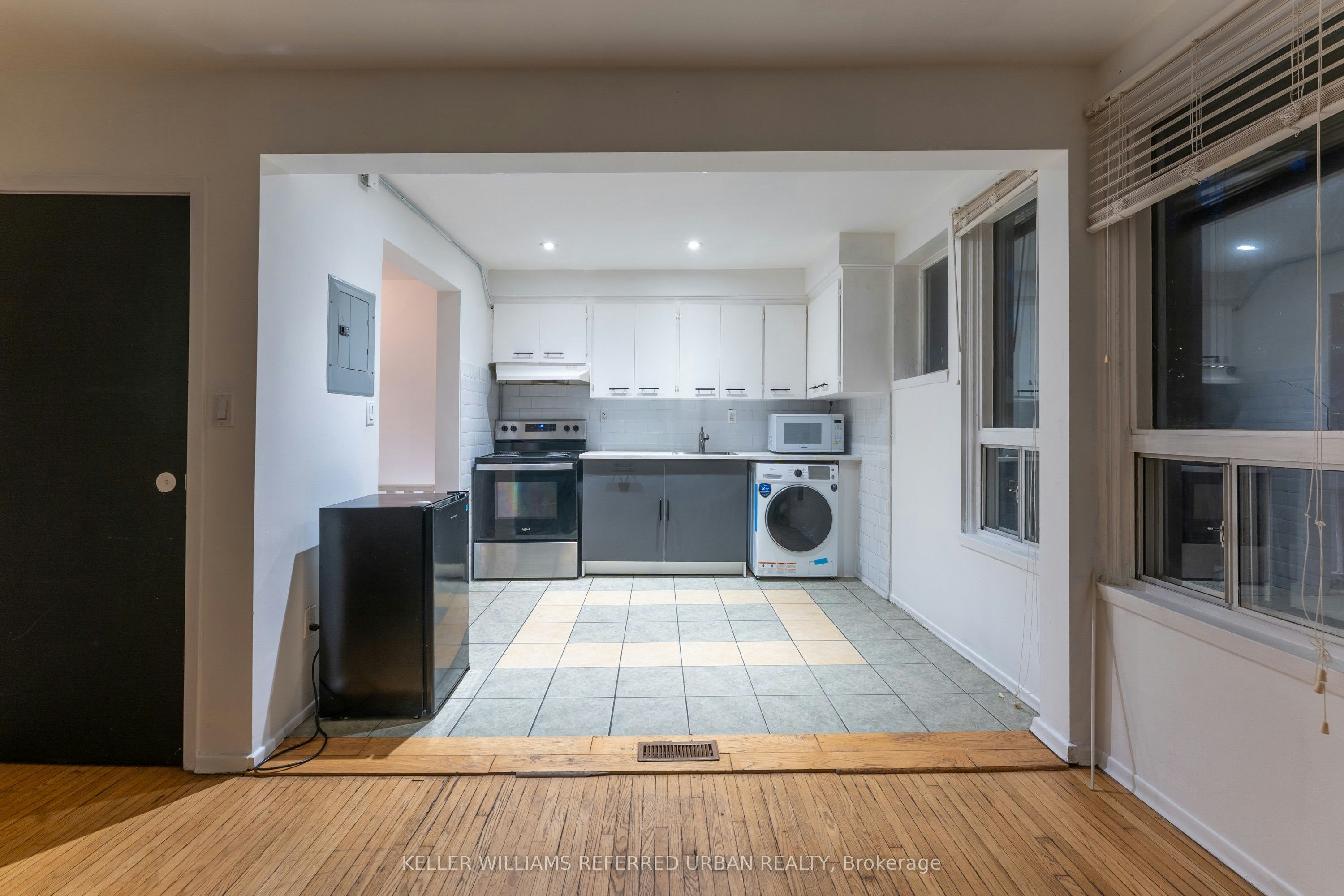Upper-716 Lansdowne Avenue, Toronto, ON, M6H 3Y8 - 2
