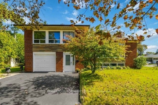 2 Munhall Road, Toronto, ON, M9P 1P9