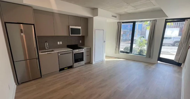 102-1 Vine Avenue E, Toronto, ON, M6P 0C8 - 3