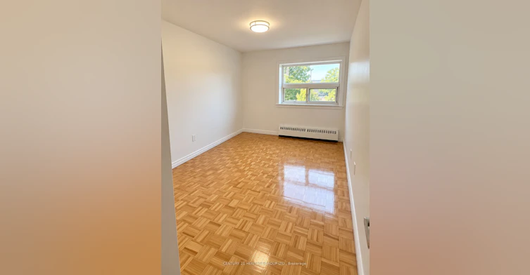 121-10 Garfella Drive, Toronto, ON, M9V 2E9 - 3